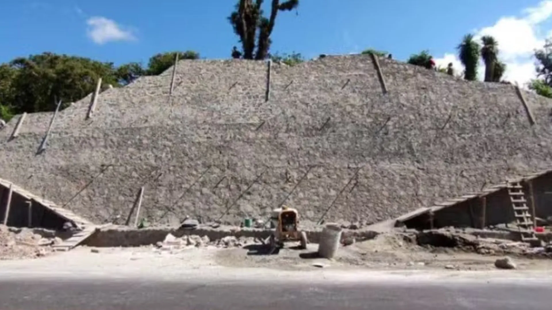 Pirâmide com mais de 500 anos é descoberta durante obra em rodovia - img
