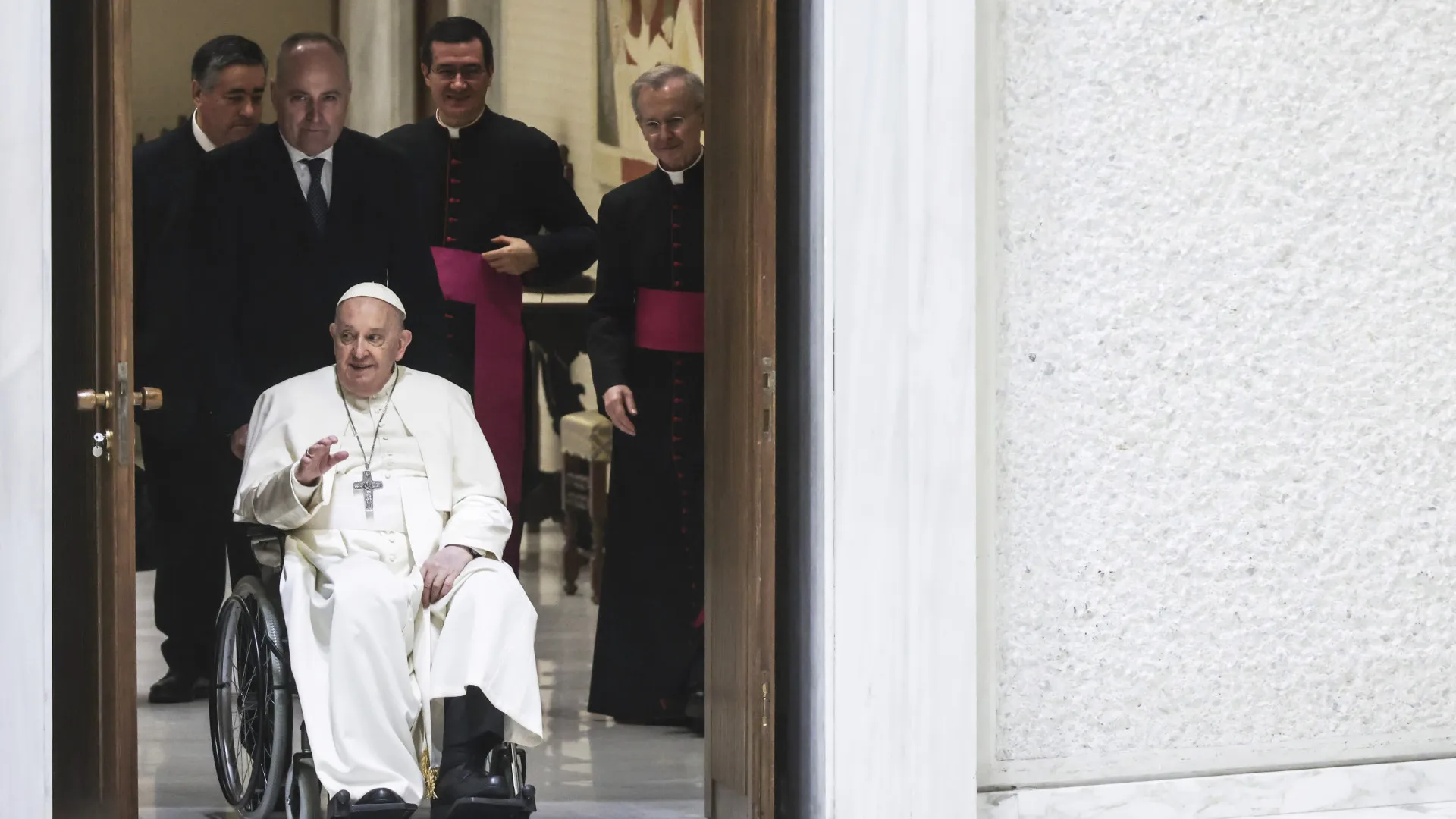 Quadro do papa é de risco, mas ele não corre perigo de vida neste momento, dizem médicos - img
