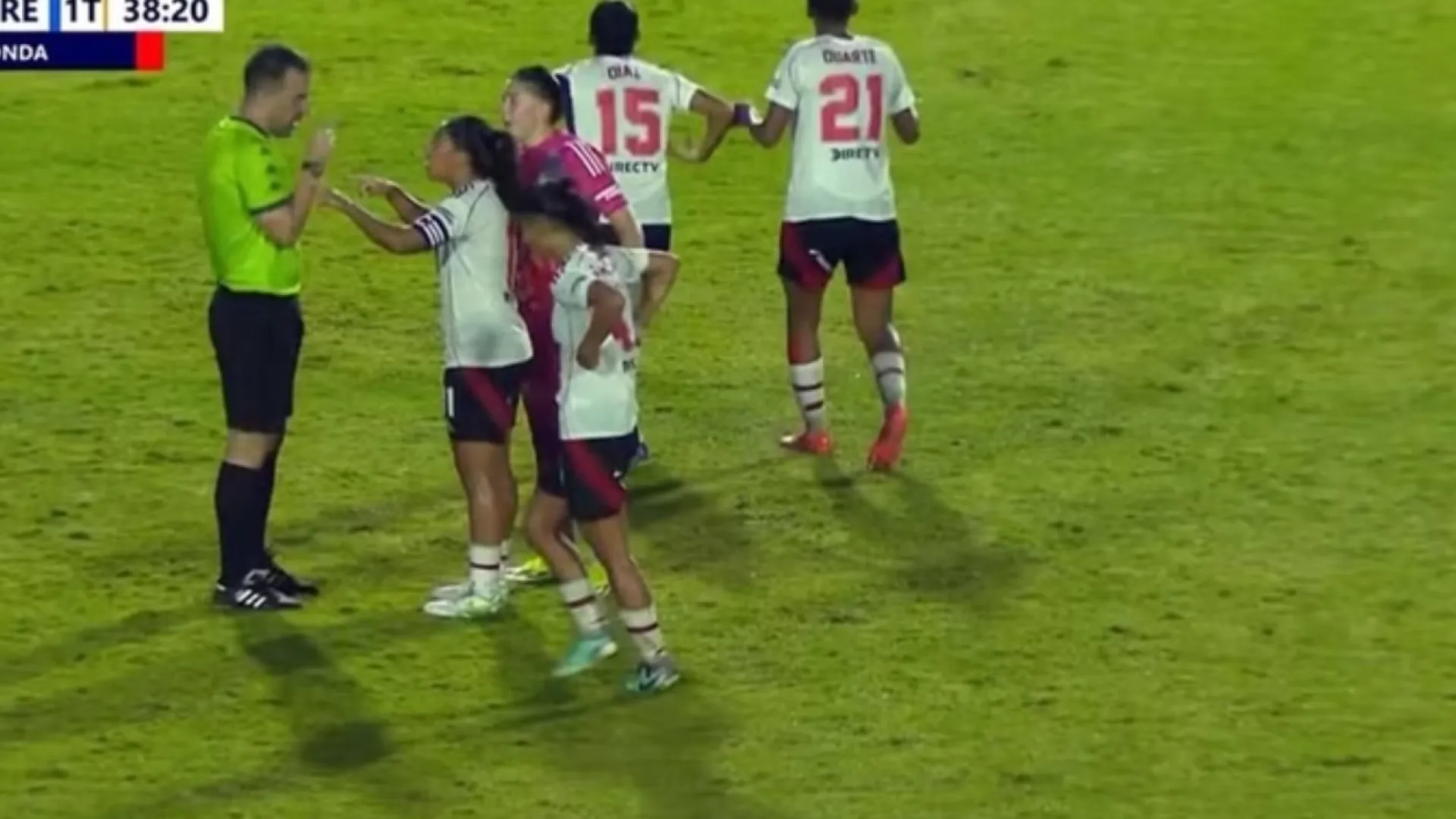 Quatro jogadoras do River Plate são presas em flagrante por racismo - img