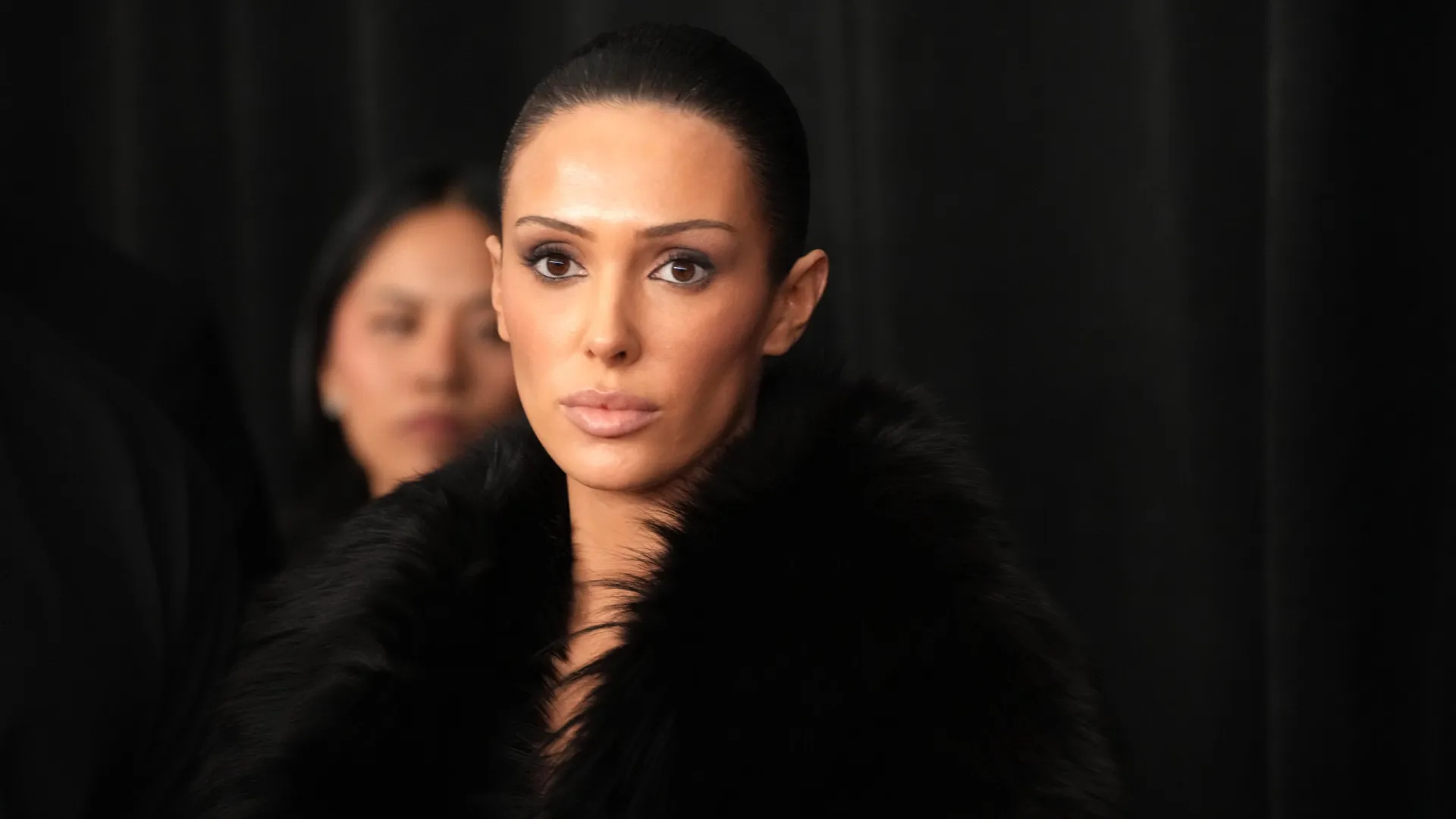 Quem é Bianca Censori, mulher de Kanye West que foi pelada ao Grammy - img