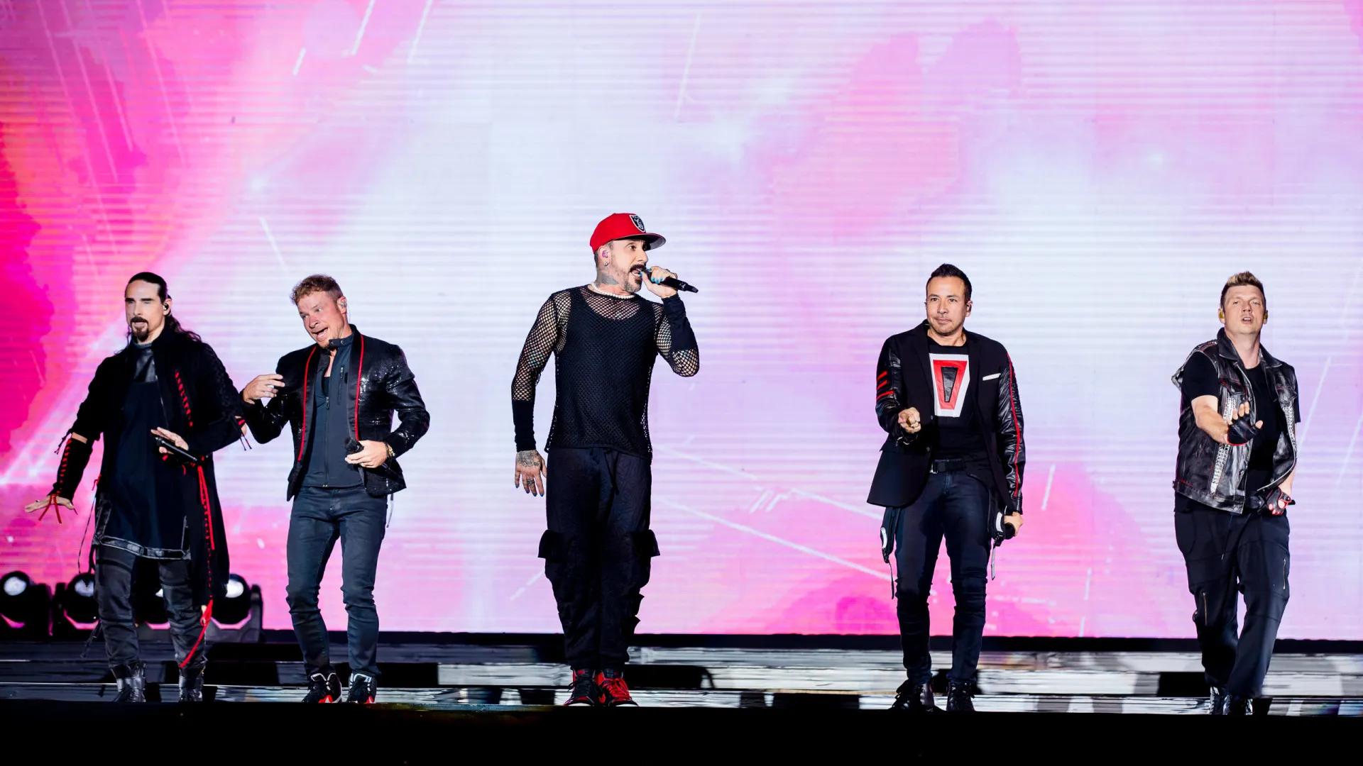Shows de janeiro em SP têm Slash, Jão e ex-membro de Backstreet Boys - img