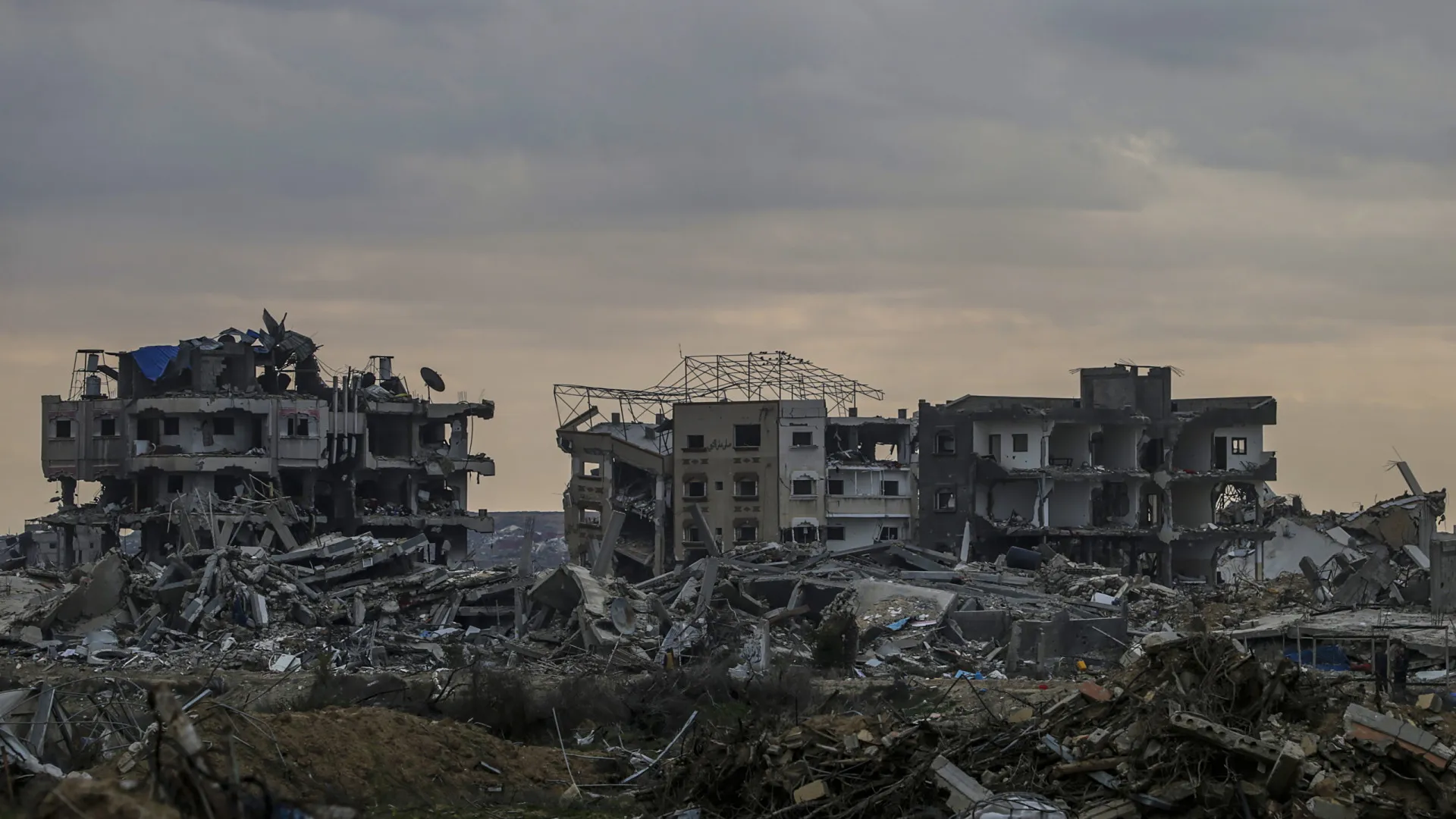 Trump diz que vai comprar Gaza para outros países reconstruirem - img