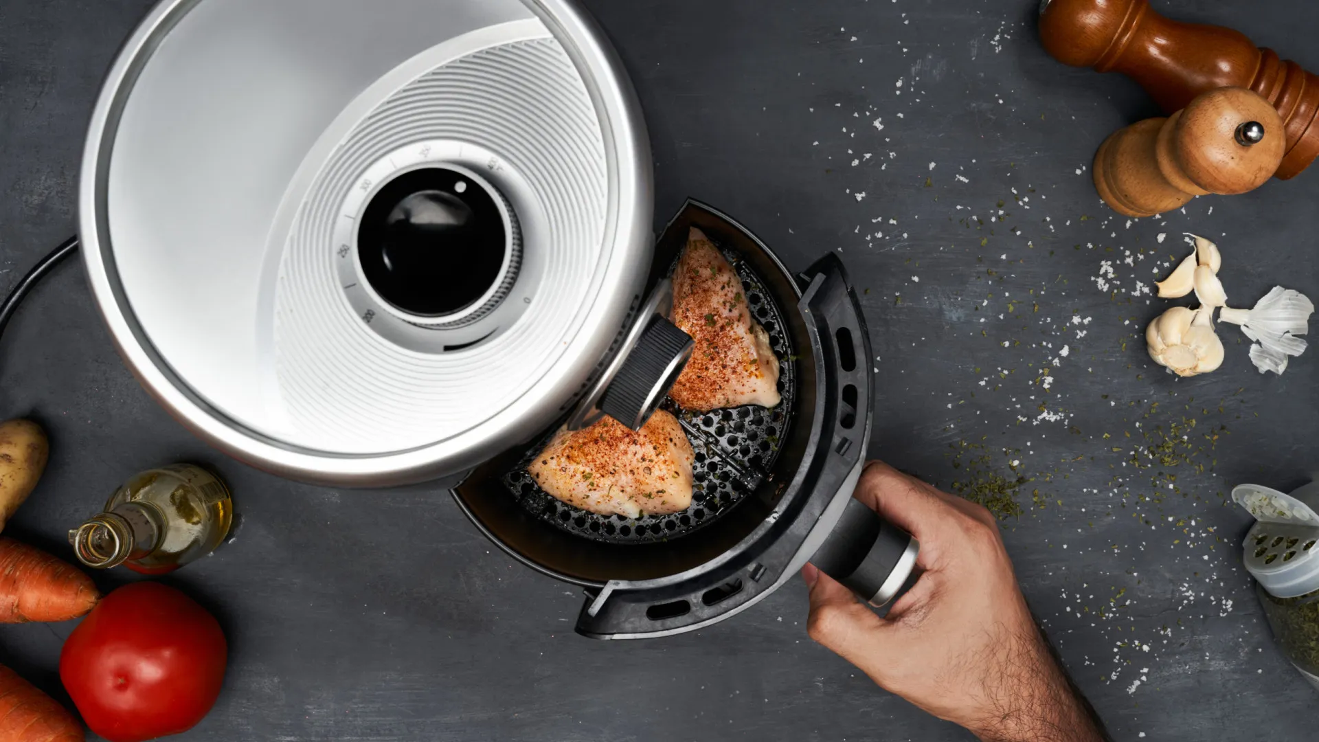 Truques para deixar a 'air fryer' limpa e sem gordura em 15 minutos - img