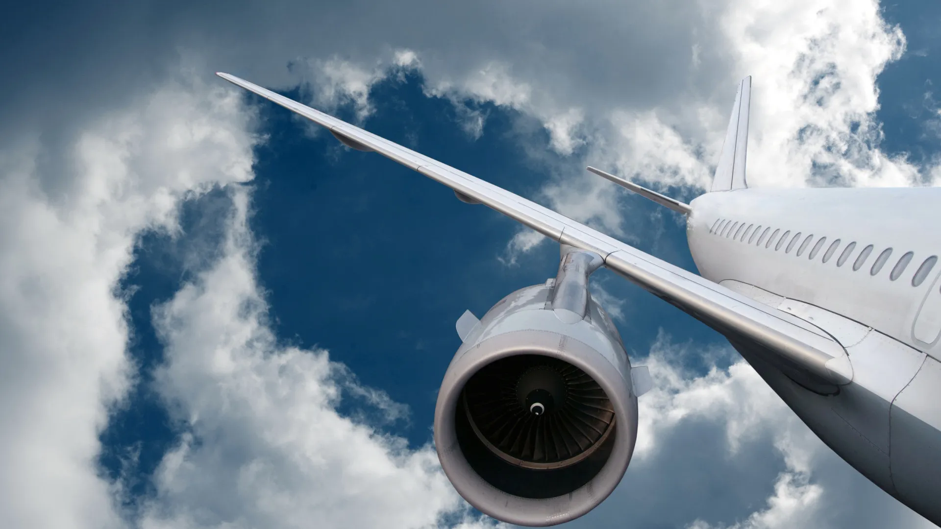 Turbulência força voo que iria de SP para Miami a voltar para Guarulhos - img