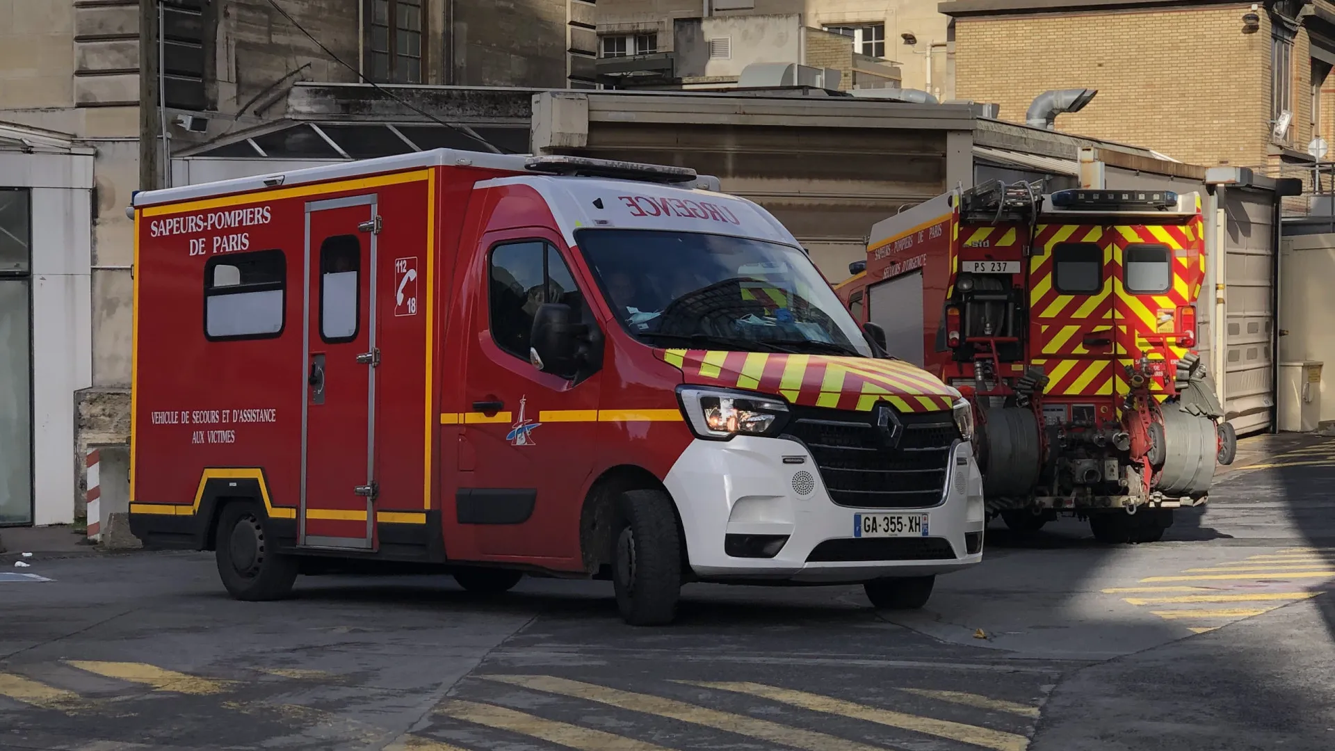 Turista americana dá à luz e joga bebê de janela de hotel em Paris - img