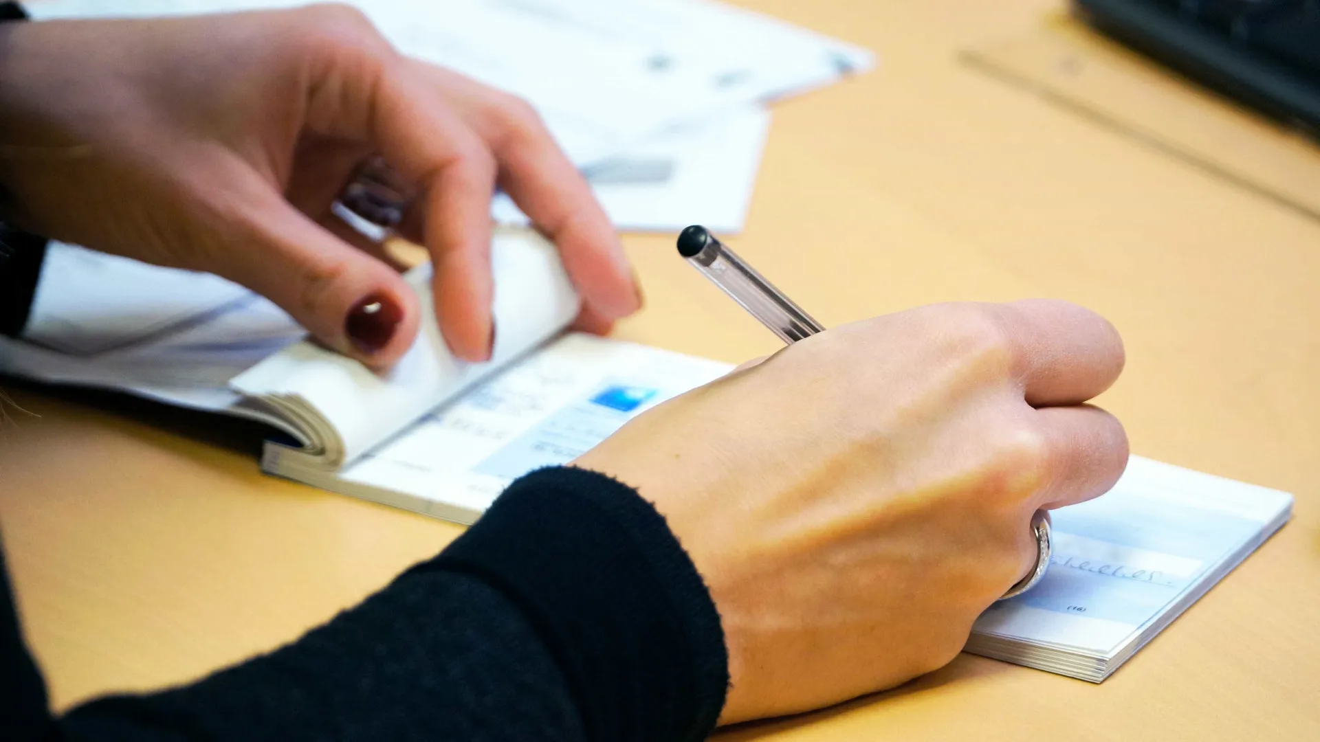 Uso de cheques cai 96% desde 1996, mas movimenta mais de R$ 500 bilhões em 2024 - img