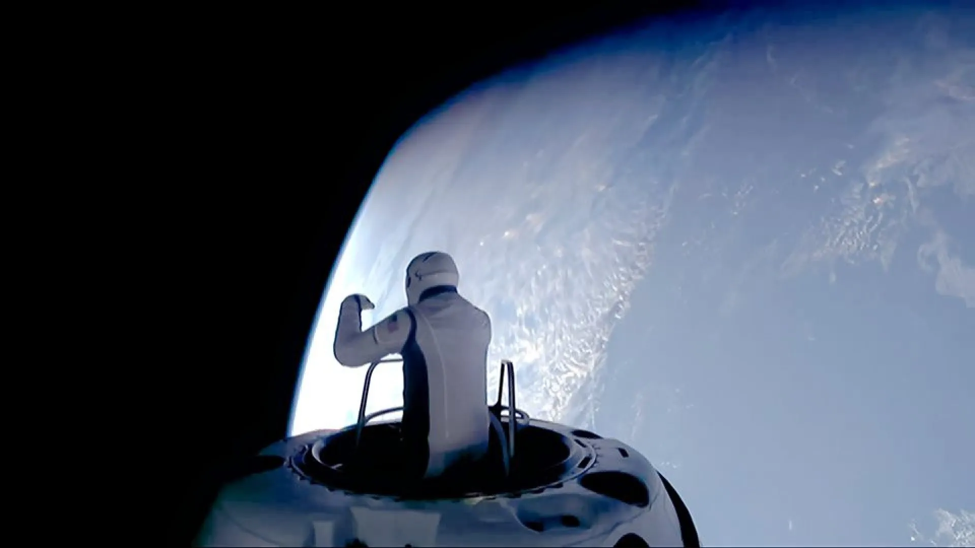 Veja imagens do primeiro passeio espacial privado da missão Polaris Dawn - img