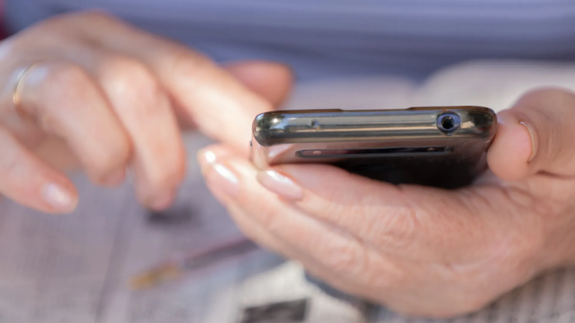 Vírus no Android usa convites de casamento para roubar contas bancárias - img