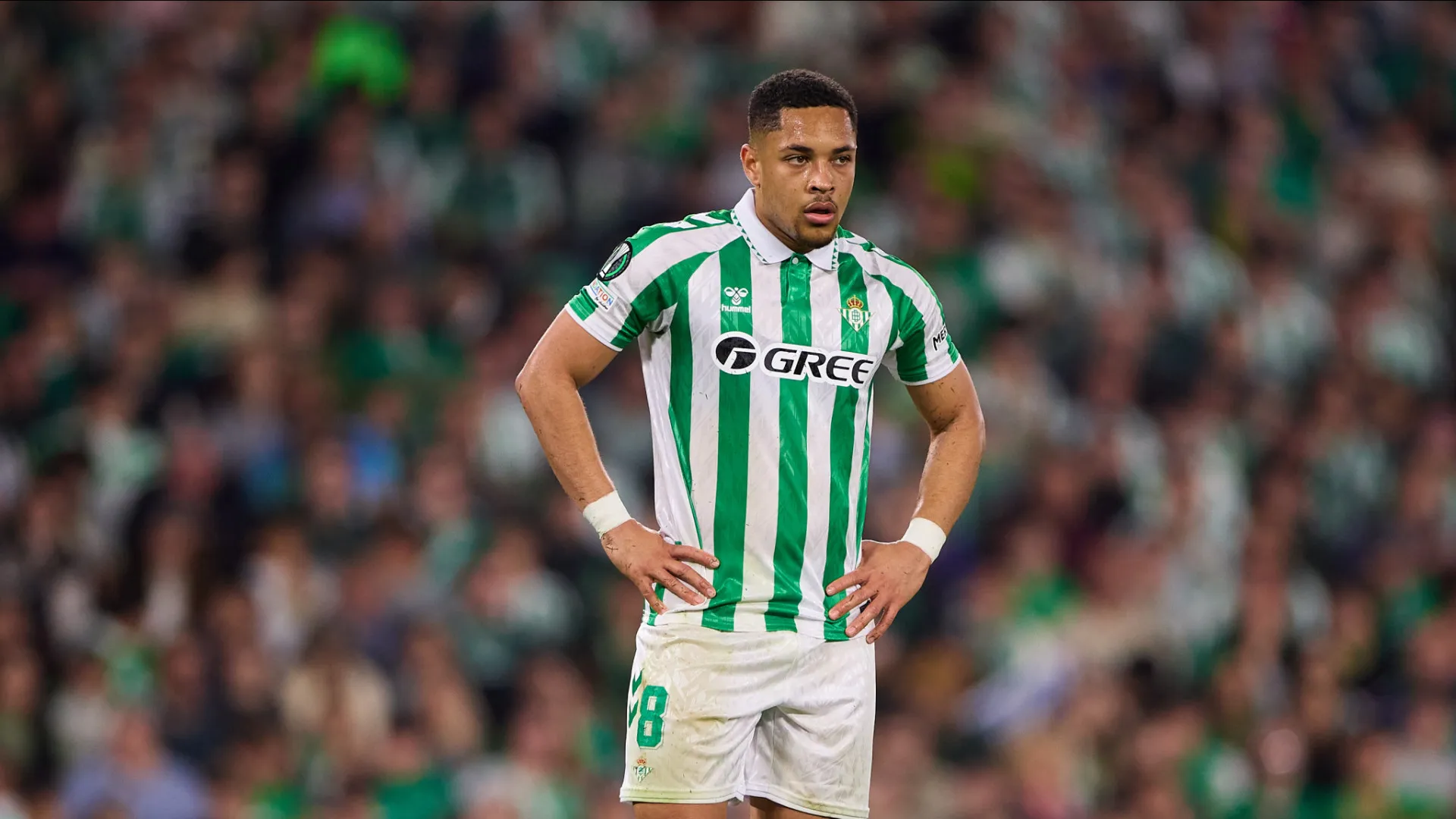 Vitor Roque pode deixar Espanha com mais cartões que gols - img