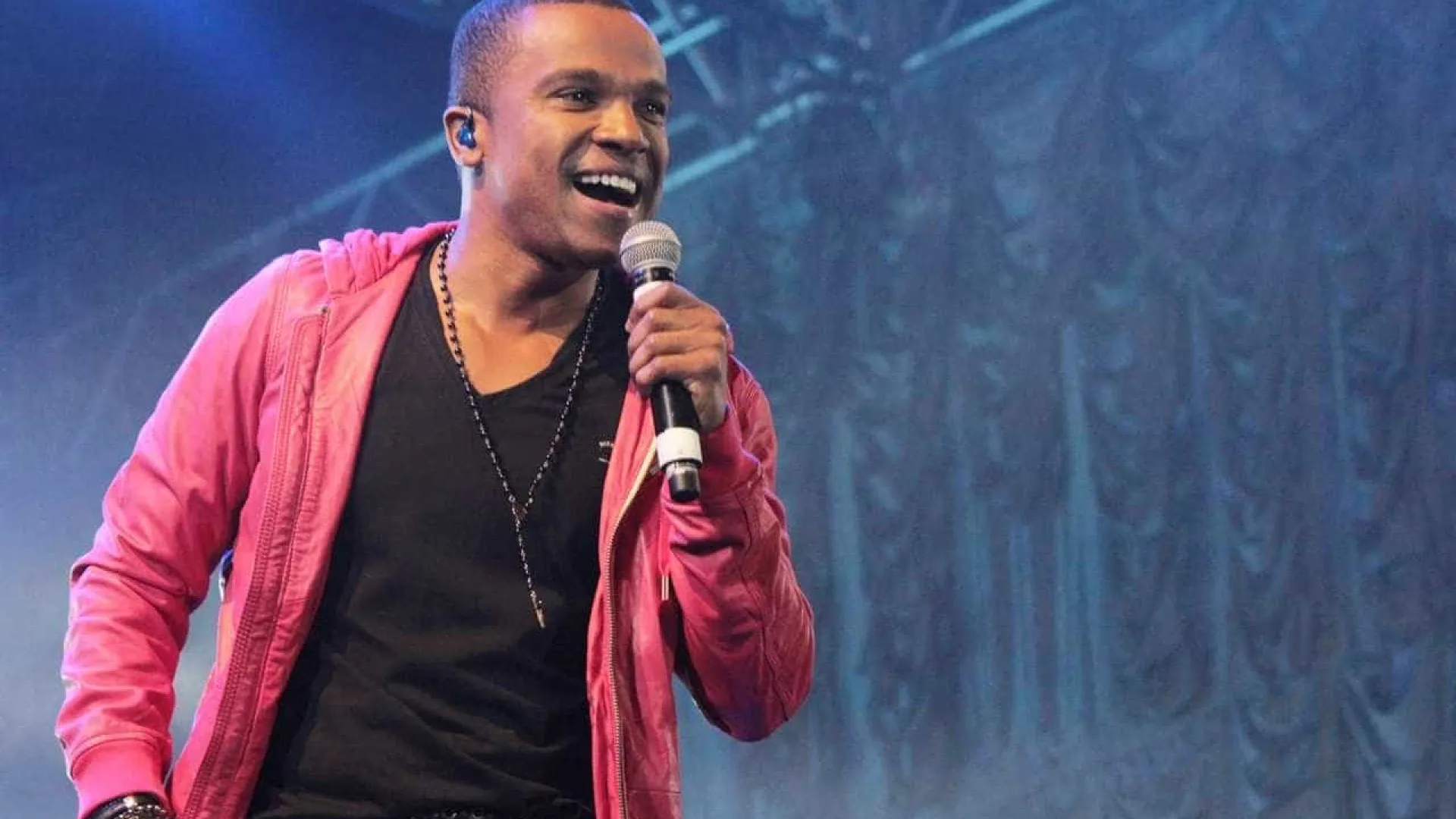 Alexandre Pires defende enredos sobre religiões afro - img