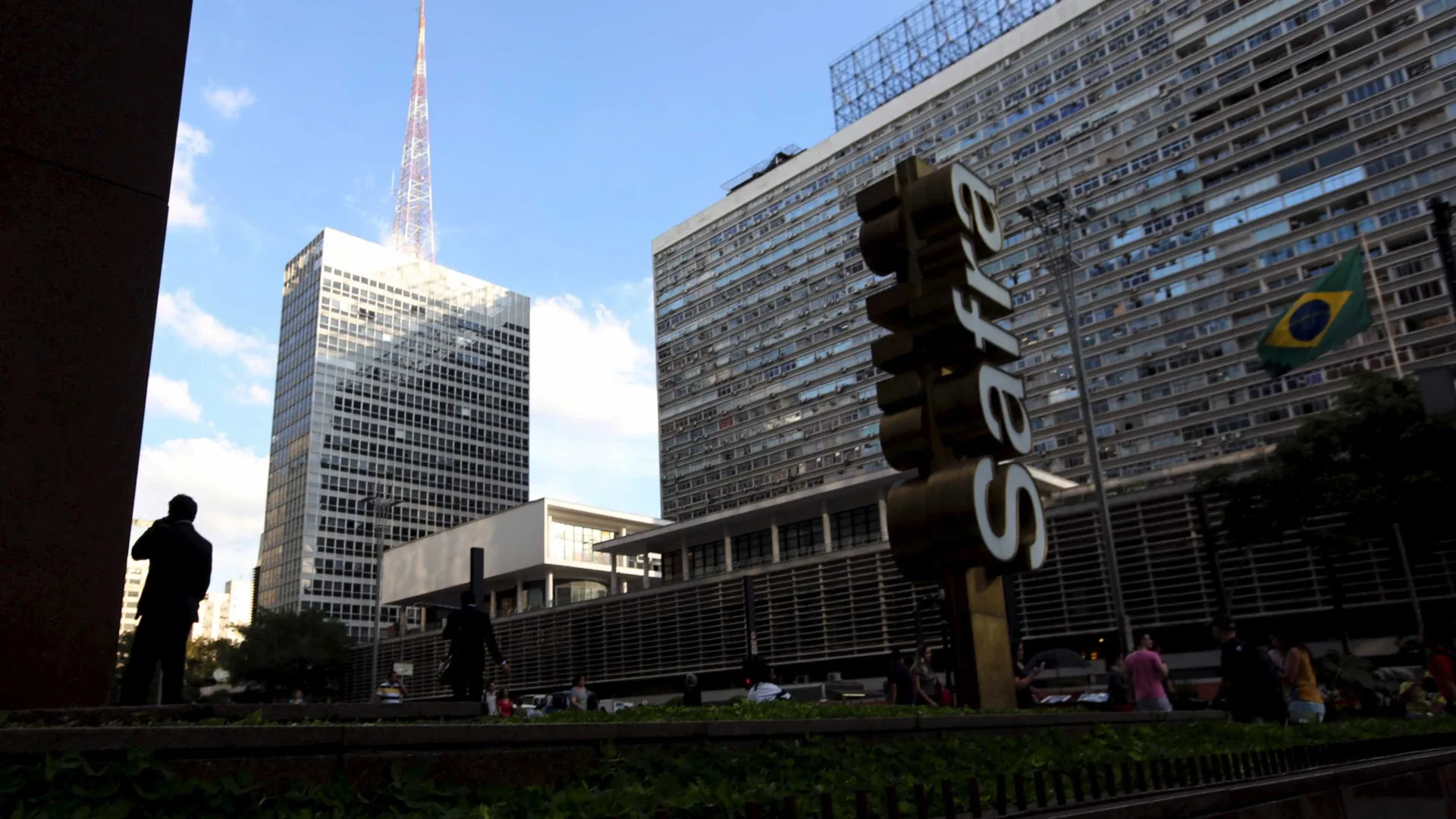 Banco Safra é multado em R$ 2,7 milhões sob suspeita de irregularidade em empréstimos - img