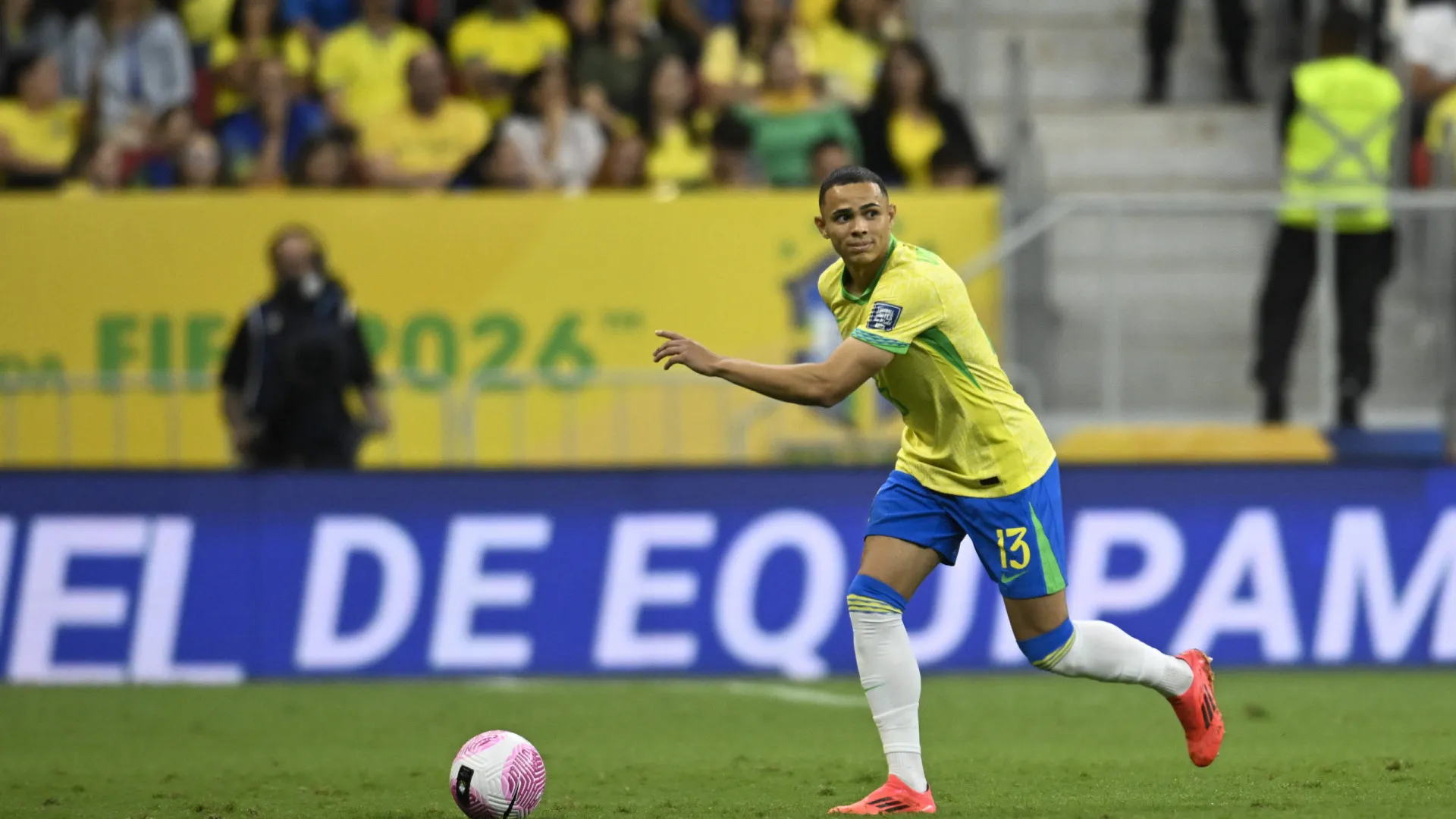 Barcelona procura lateral e tem um jogador brasileiro no radar - img