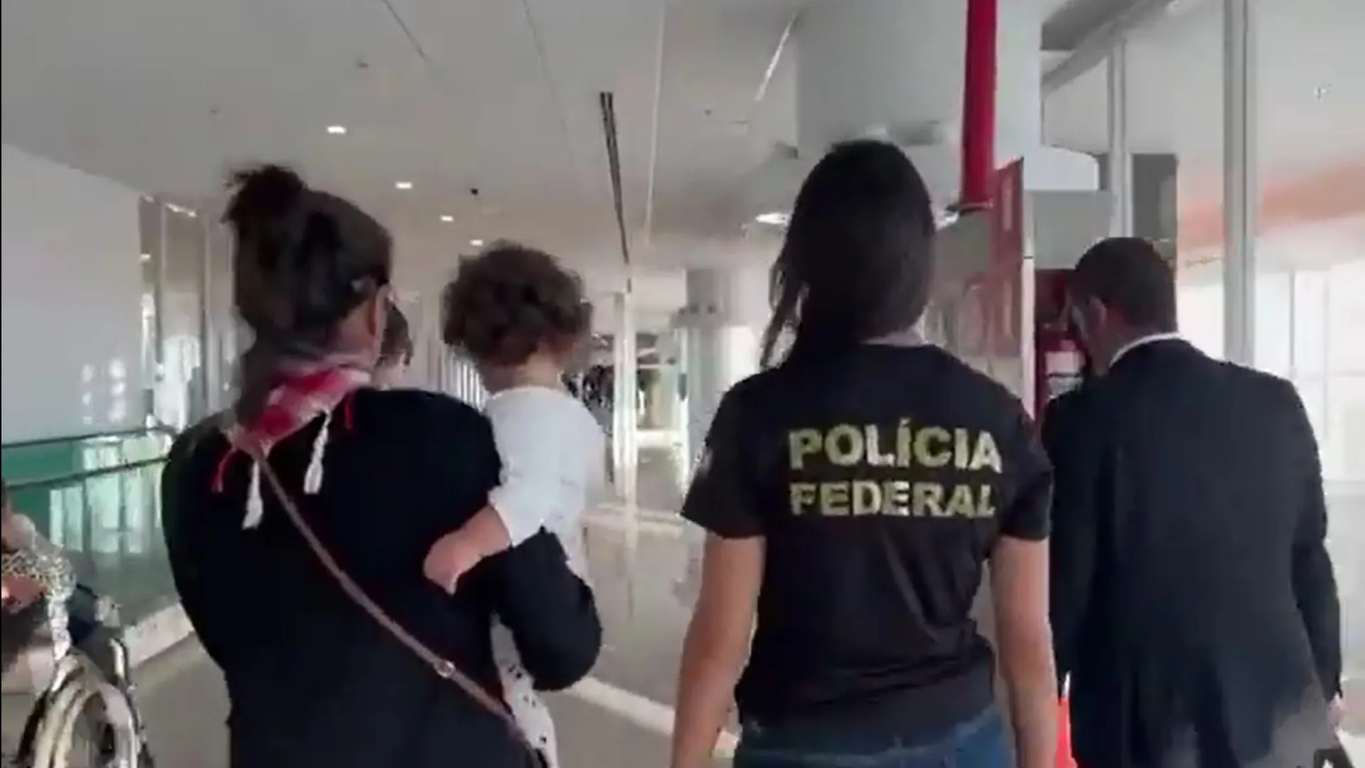 Bebê traficada por português é repatriada ao Brasil após resgate; veja - img
