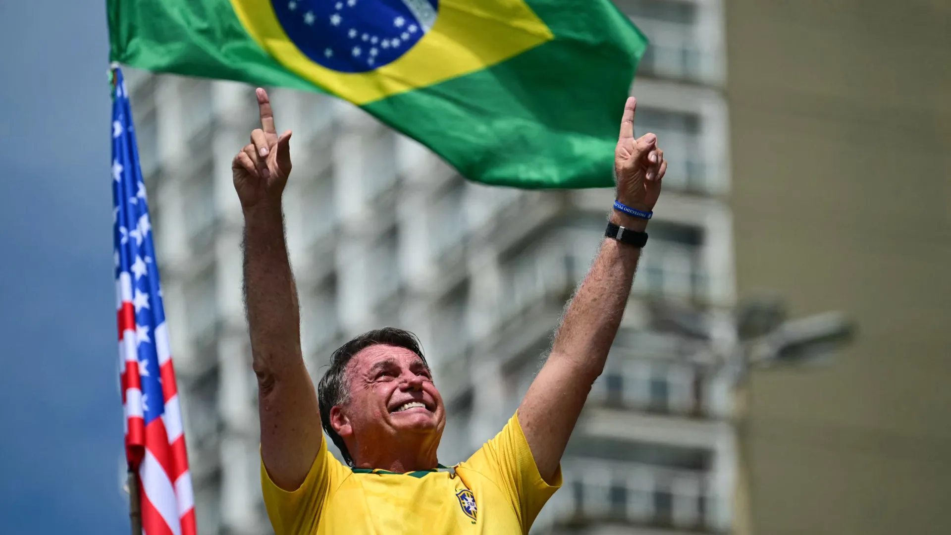 Bolsonaro atrai presidenciáveis da direita e mira mulheres em 1º ato após virar réu - img