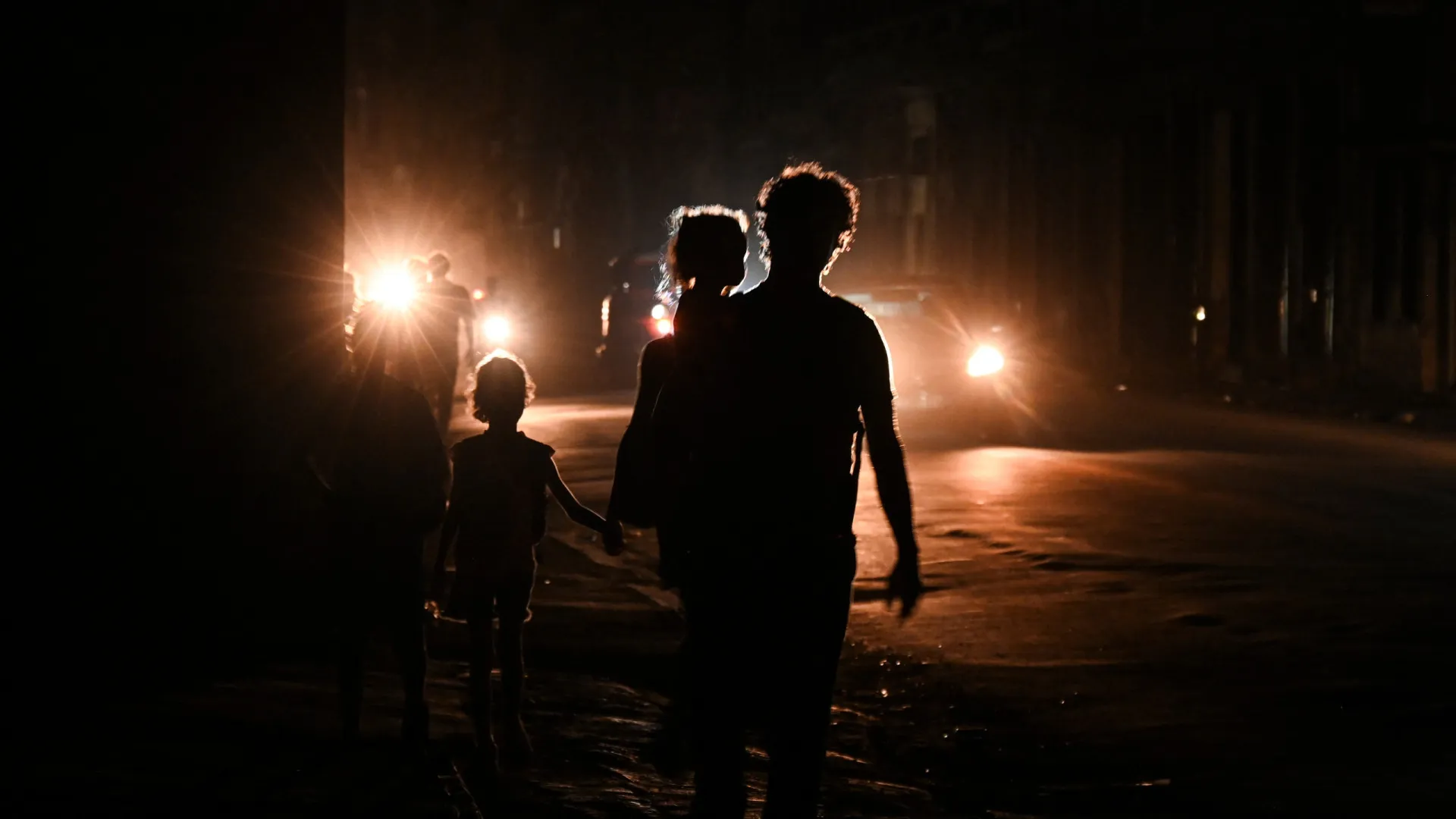 Buenos Aires enfrenta 'caos climático' com apagões no calor e 6 mortos após chuvas - img