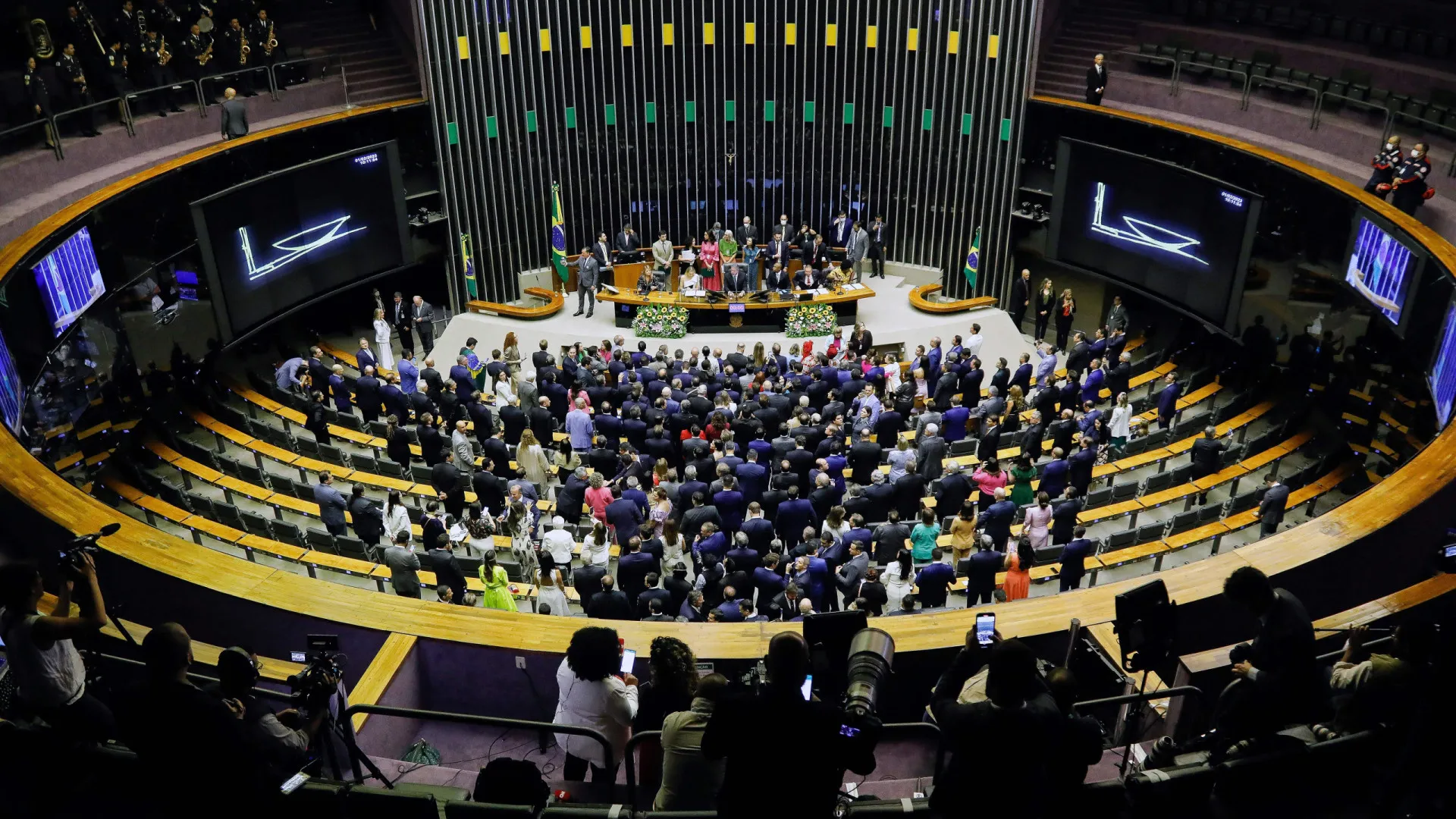 Câmara cita "convulsão" e pede que STF adie 7 perdas de mandato - img