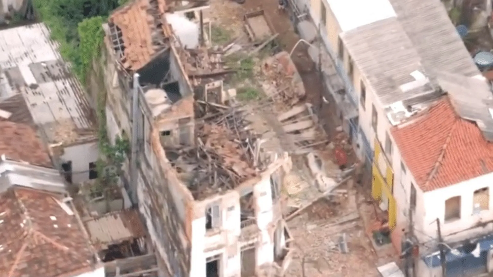Casarão desaba no centro do Rio de Janeiro - img
