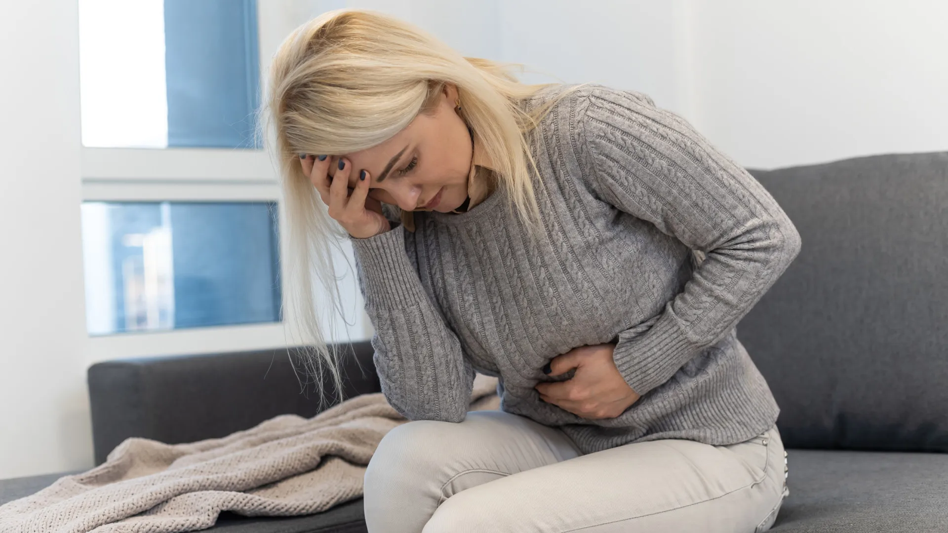 Cinco sinais de dor abdominal que não deve ignorar - img