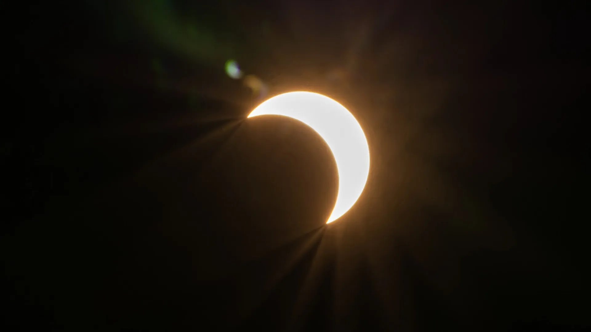 Eclipse solar parcial ocorre neste sábado (29), mas será quase invisível no Brasil - img