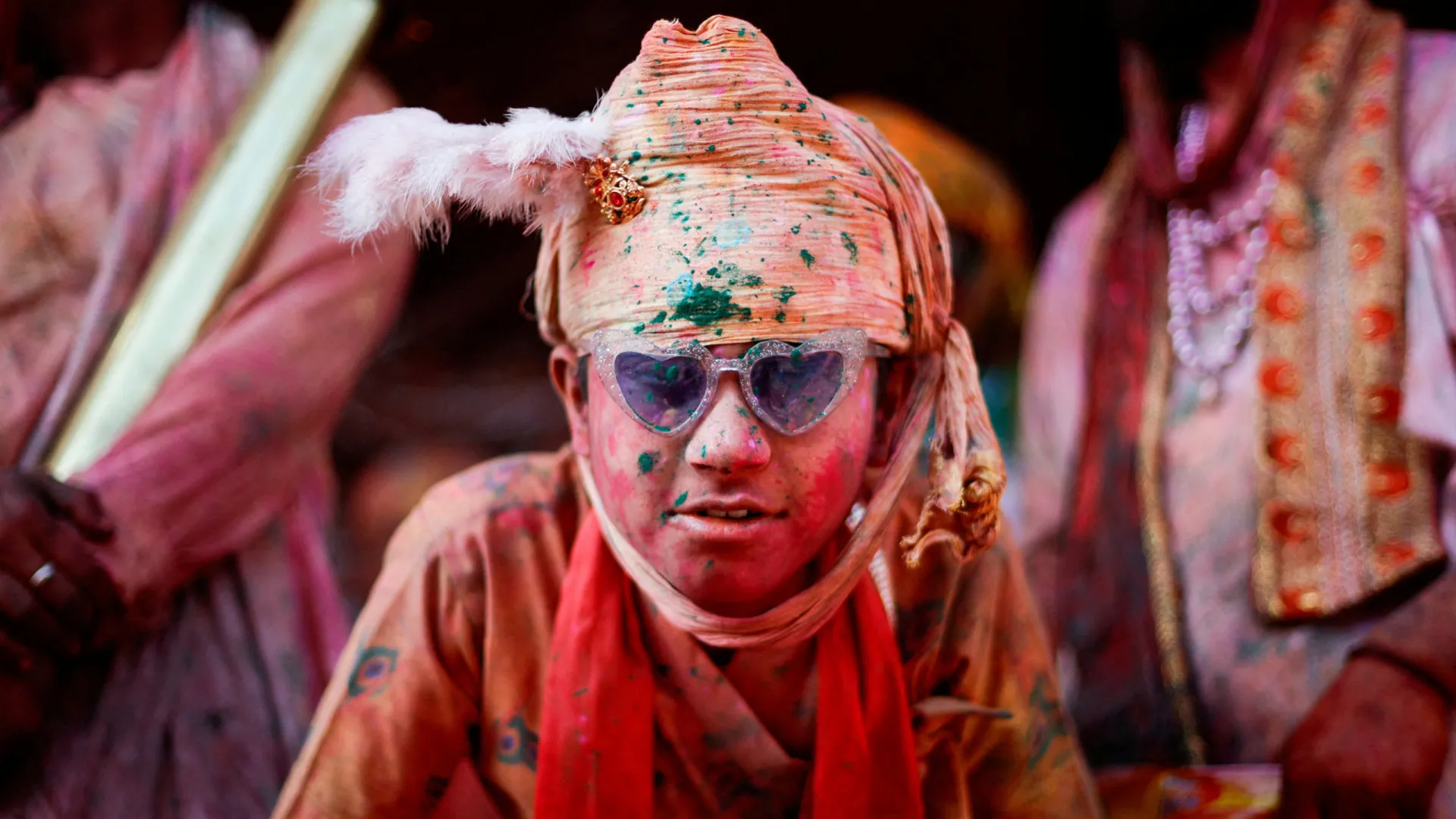 Festival Holi começa na Índia com explosão de cores e celebrações - img