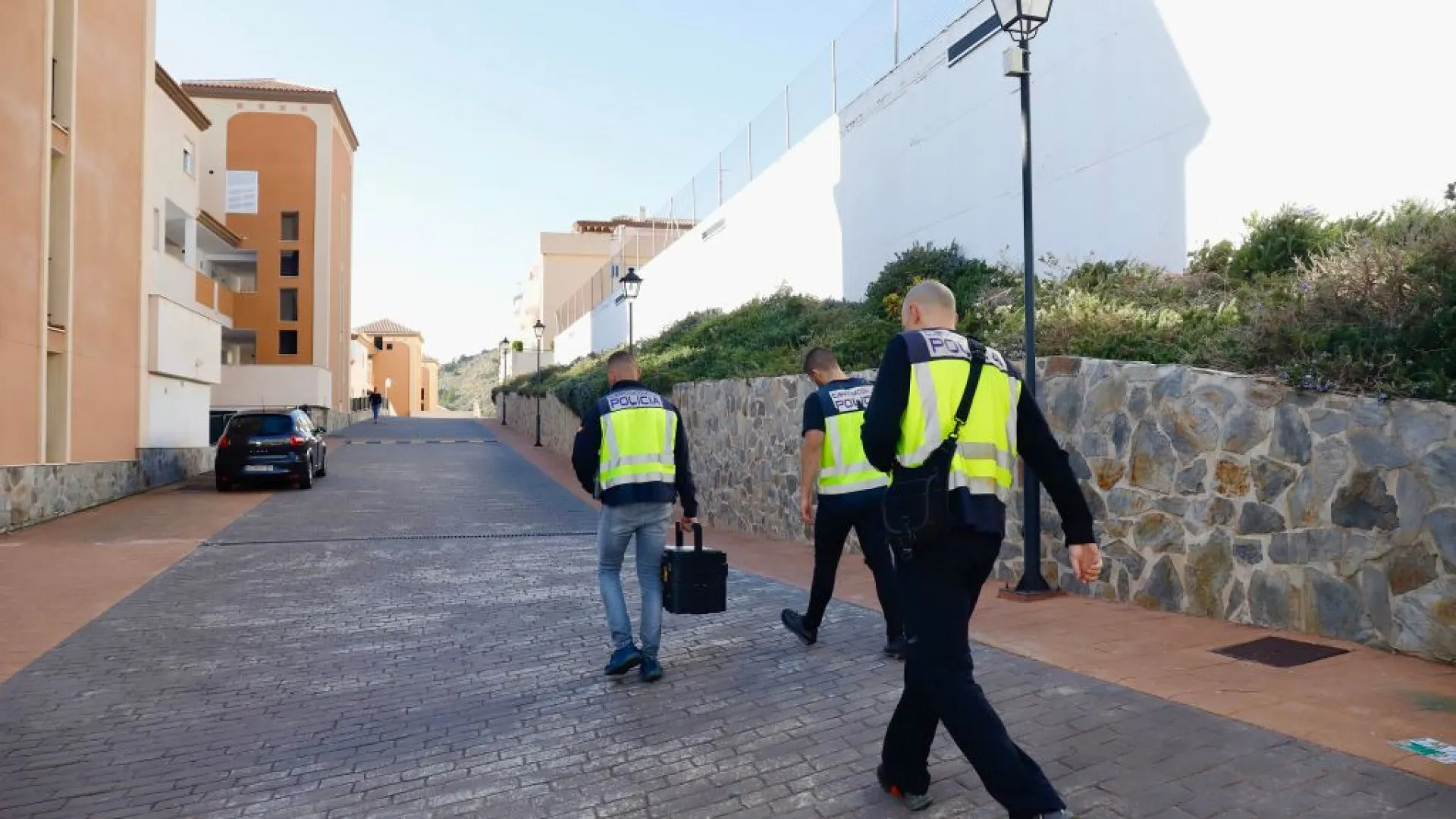 Grupo de sete jovens agride padre na Espanha após repreensão - img