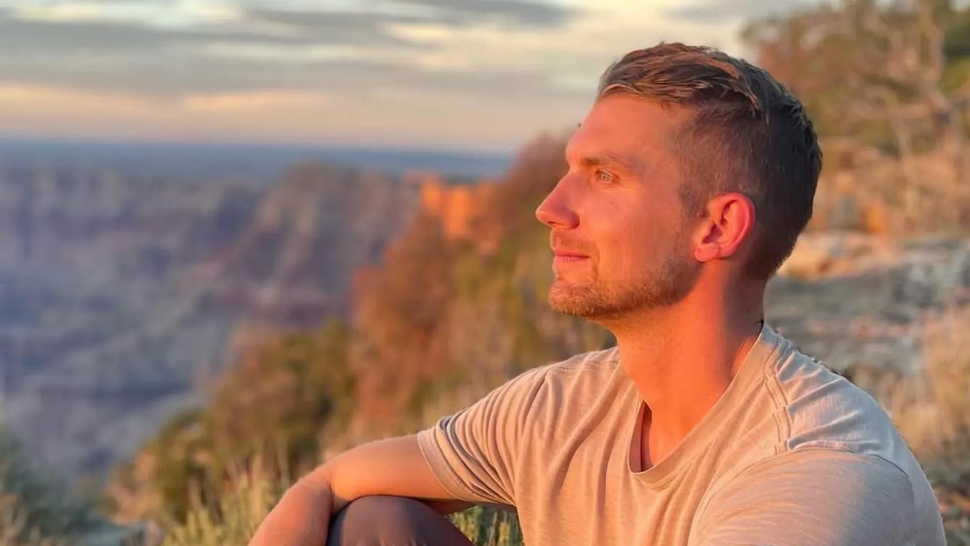 Influenciador digital Andrew Cross morre após acidente de carro - img
