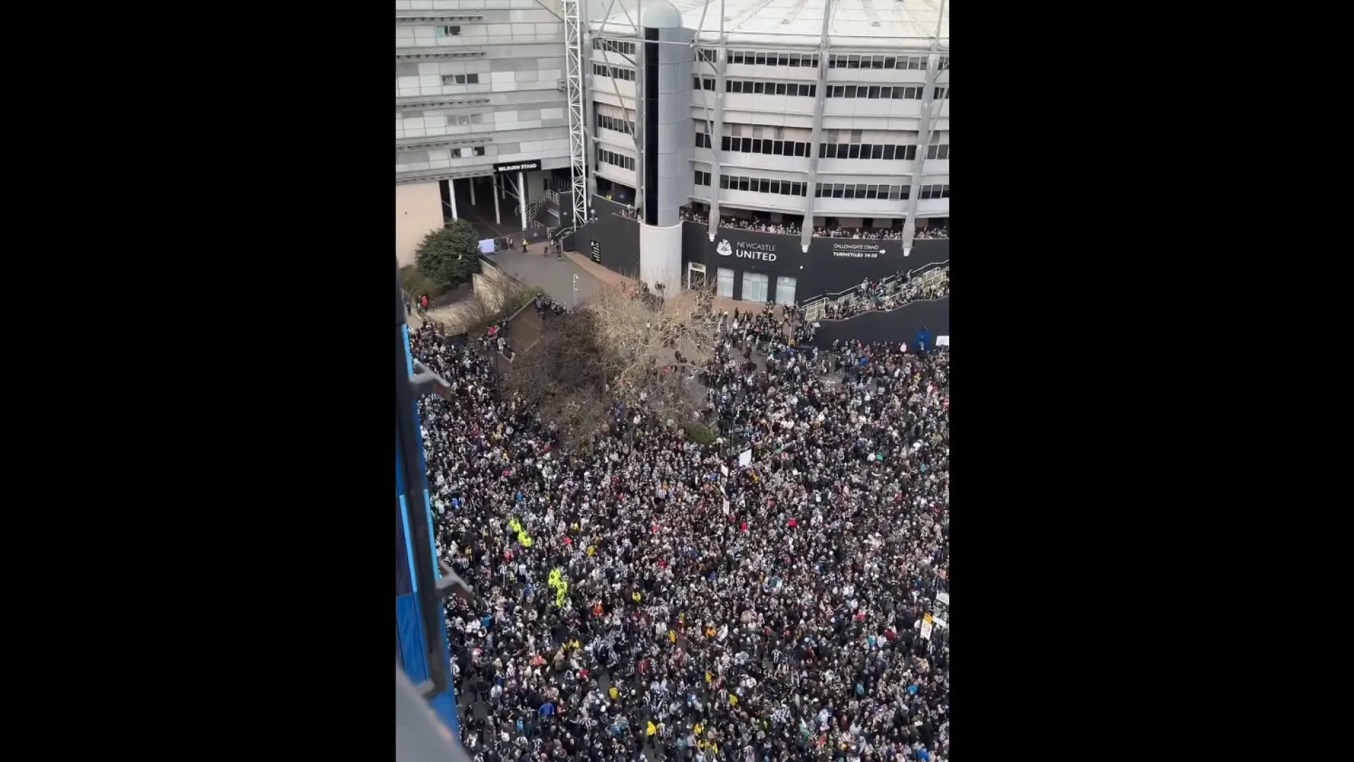 'Mar de gente': as imagens impressionantes da comemoração do Newcastle - img