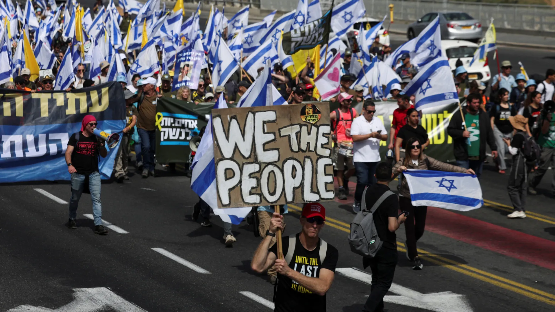 Milhares protestam em Israel e marcham até a residência de Netanyahu - img