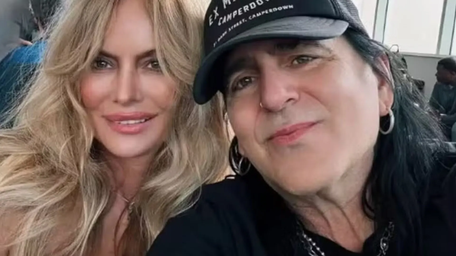 Morte da noiva de vocalista de banda de rock segue um mistério - img