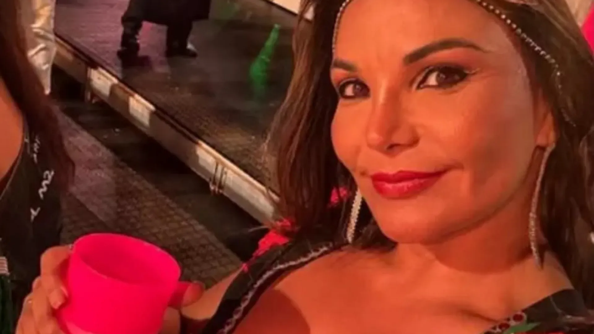 Mulher presa após morder pessoas na Sapucaí desabafa - img