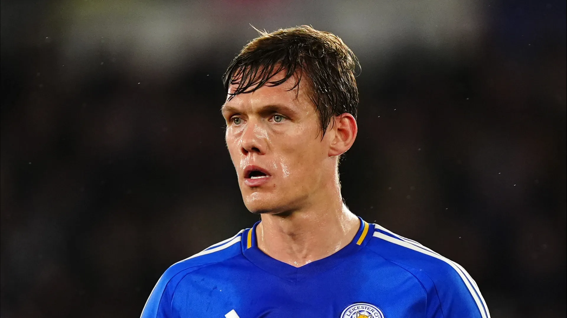 Pode isso? Jogador do Leicester surpreende ao levar cachorro ao treino - img