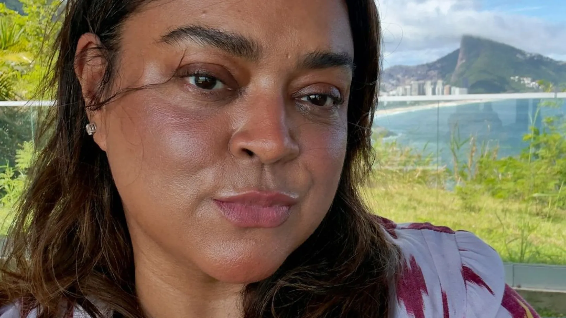 Preta Gil se emociona em show do pai e é amparada por amigas - img