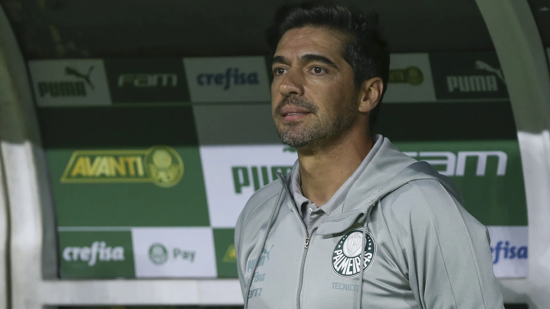 Abel perde um, mas ganha outro: a situação da zaga do Palmeiras após lesão - img