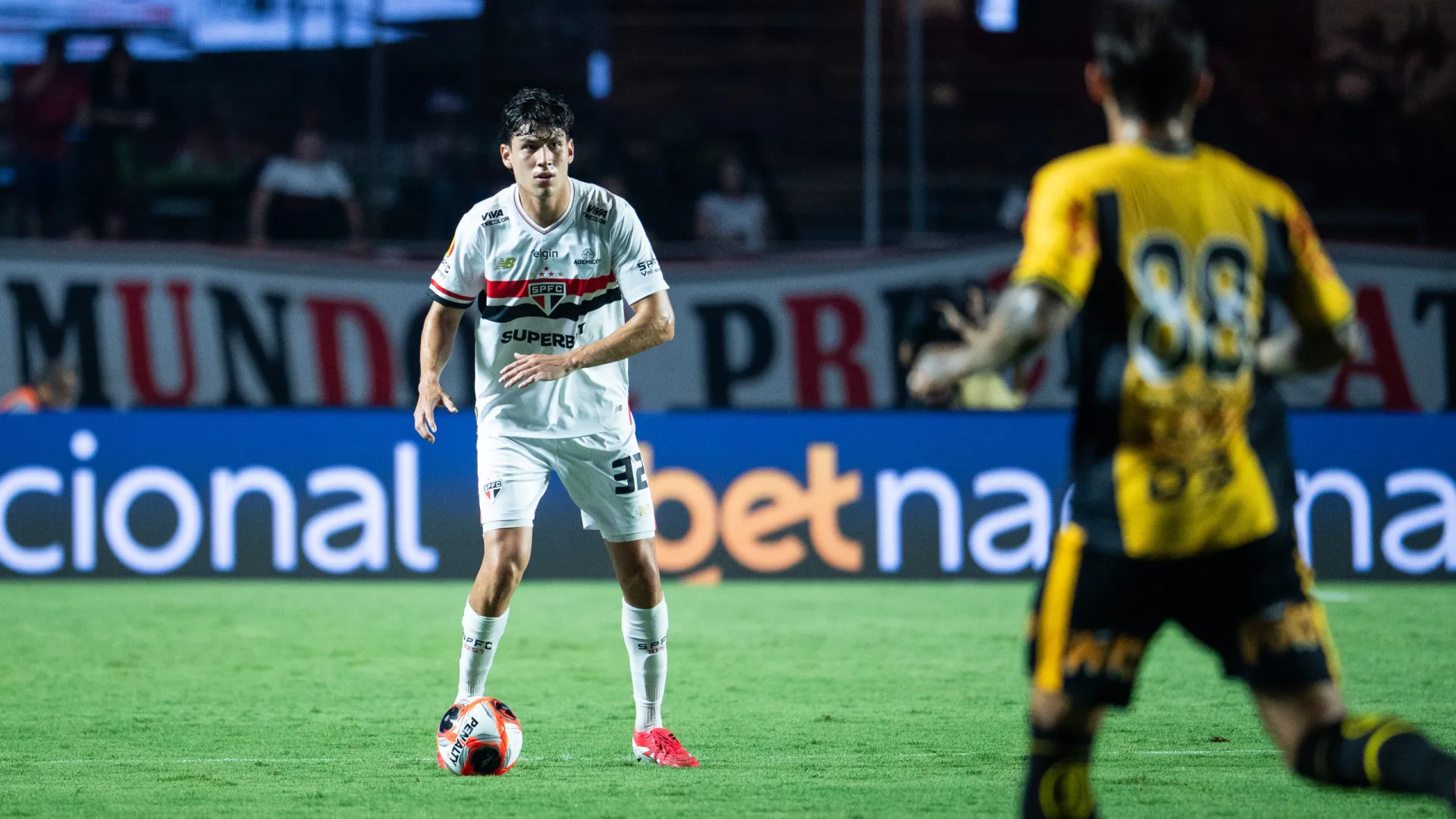 Zagueiro se firma na linha de 3 do São Paulo e volta com moral da Data Fifa - img