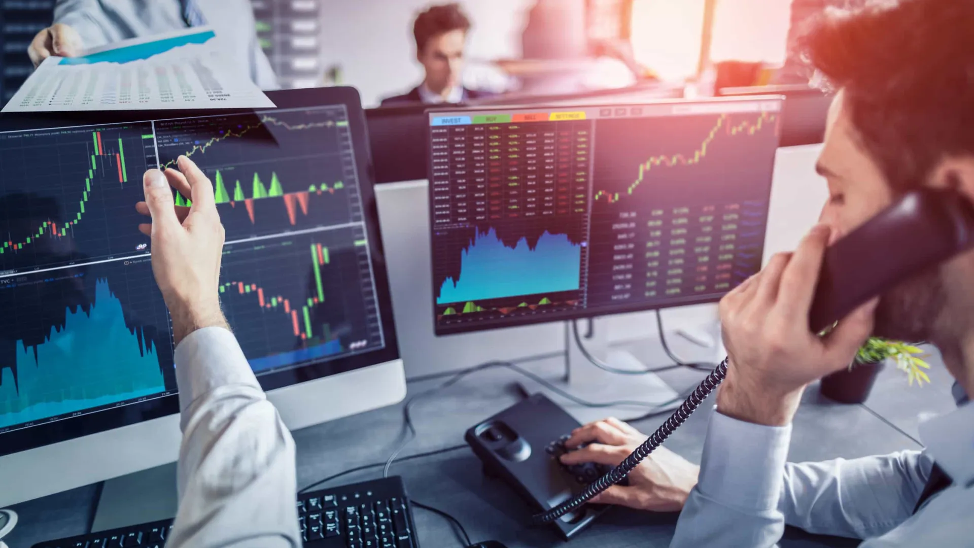 Bolsas asiáticas fecham em alta e europeias se recuperam após quatro dias de queda - img