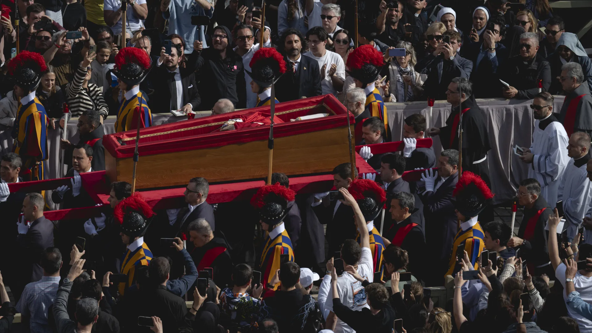 Caixão do papa Francisco será fechado na tarde de sexta; veja como funciona o ritual - img