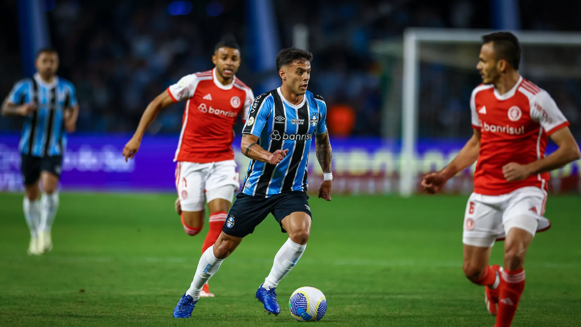 Pressionados, Internacional e Grêmio travam 'Gre-Nal' com ameaça para os técnicos - img