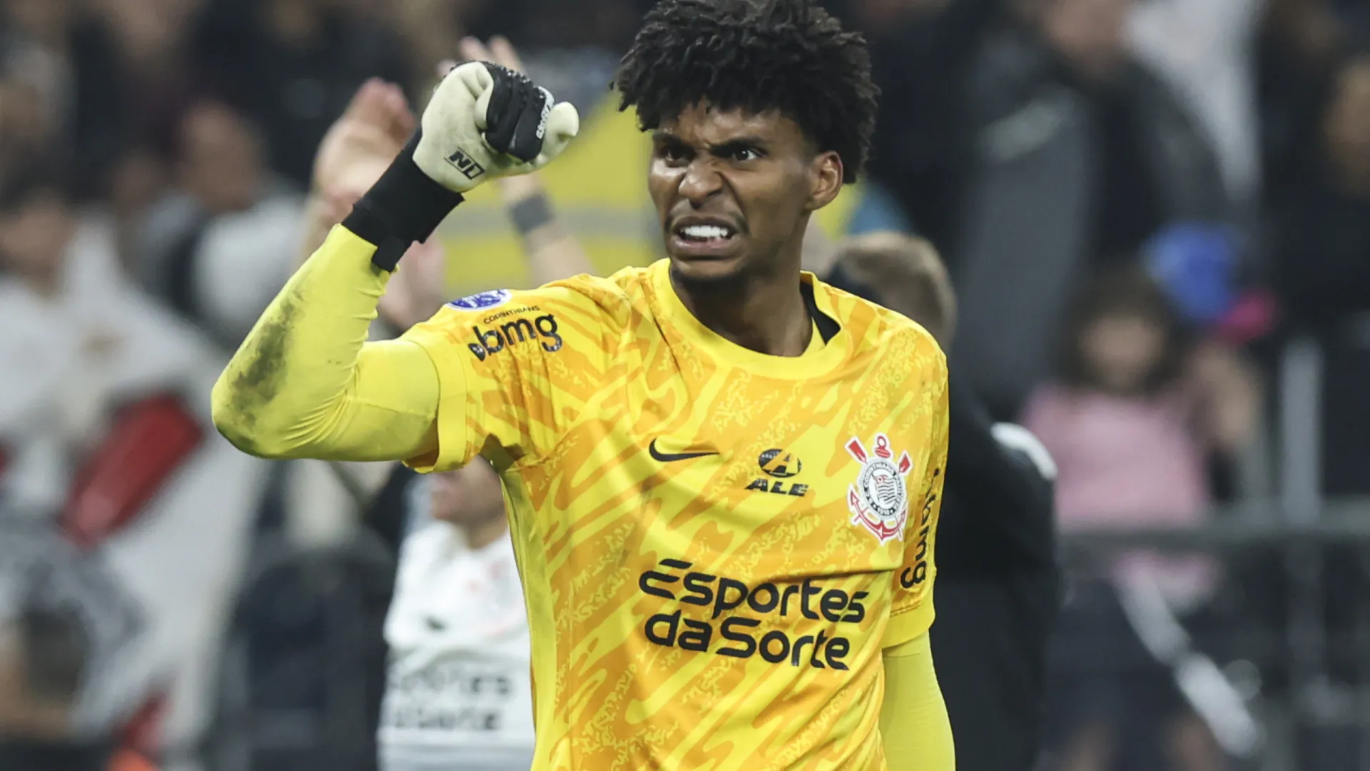 Hugo Souza tem lesão na coxa e será desfalque por um mês - img