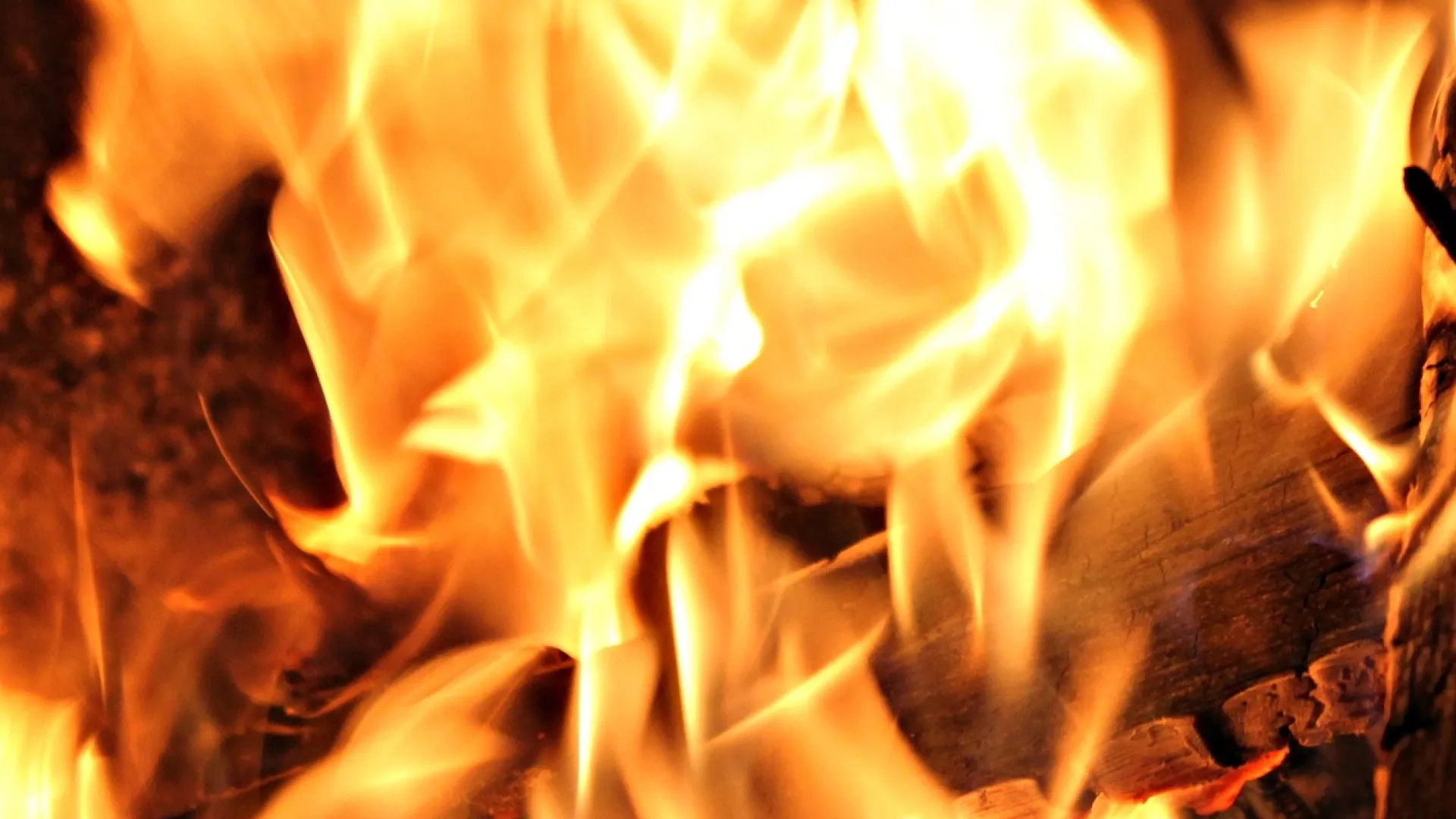 Incêndio em torre de 52 andares deixa 5 mortos e 19 feridos nos Emirados - img
