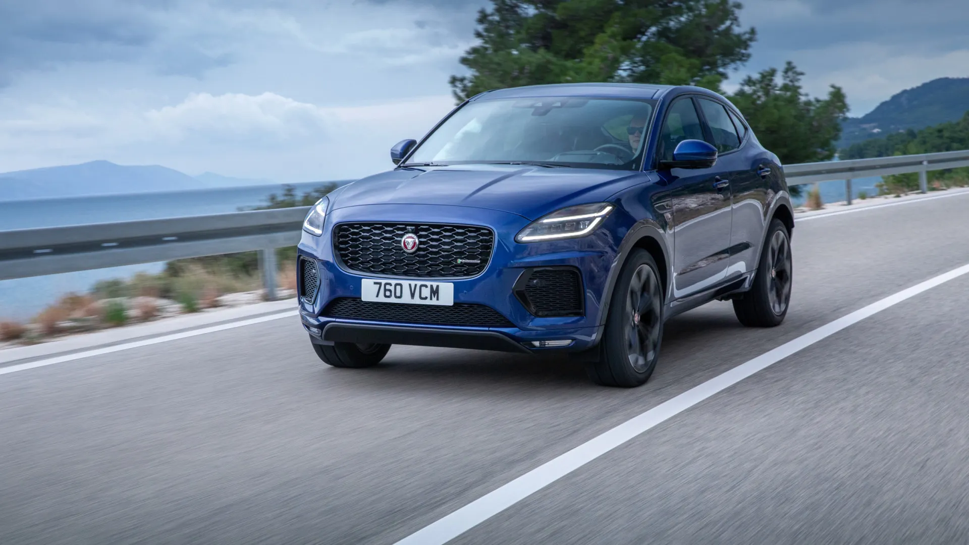 Jaguar suspende envio de carros aos EUA em abril devido às tarifas de Trump - img