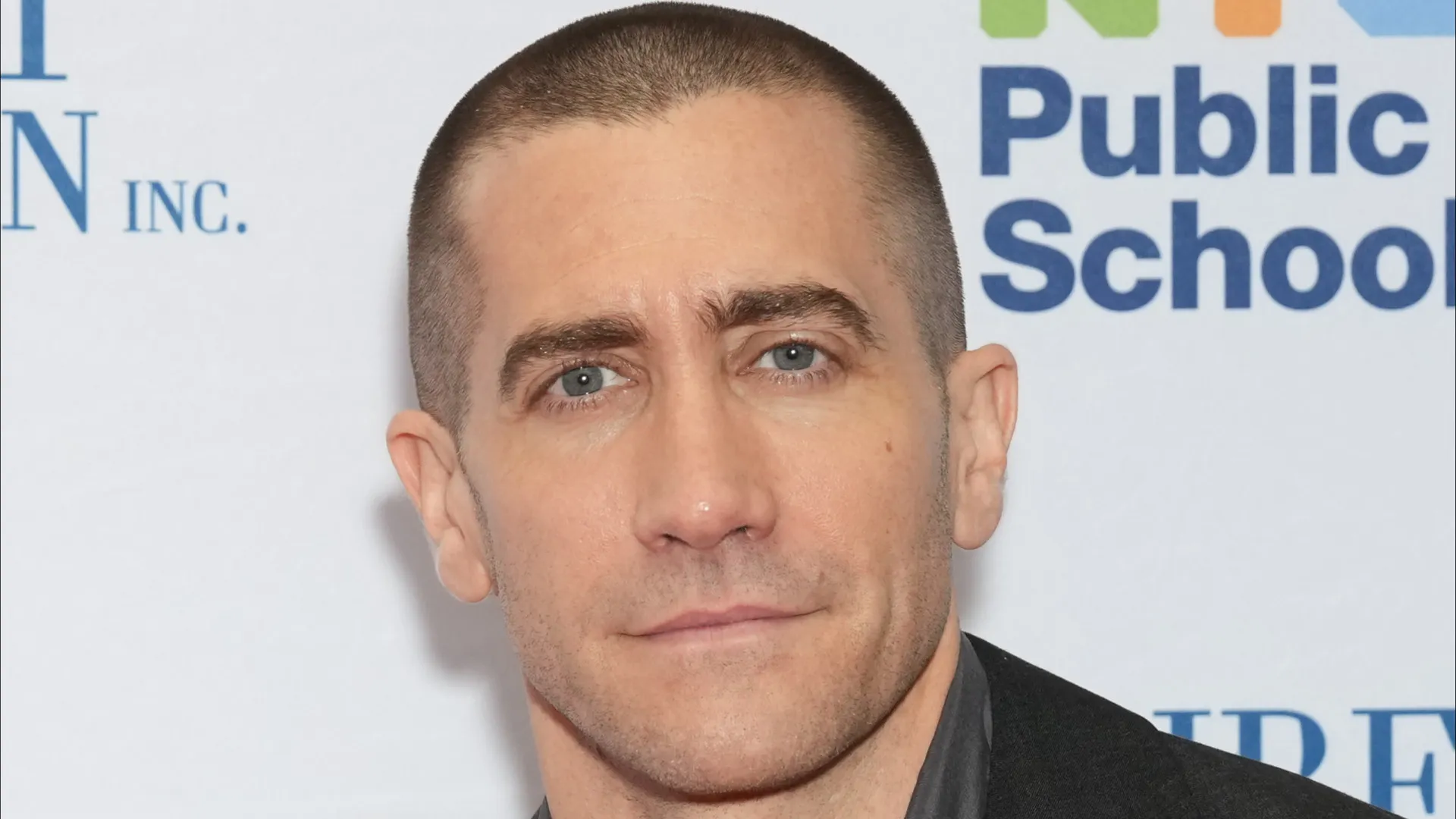 Jake Gyllenhaal relembra gravações com Jennifer Aniston - img
