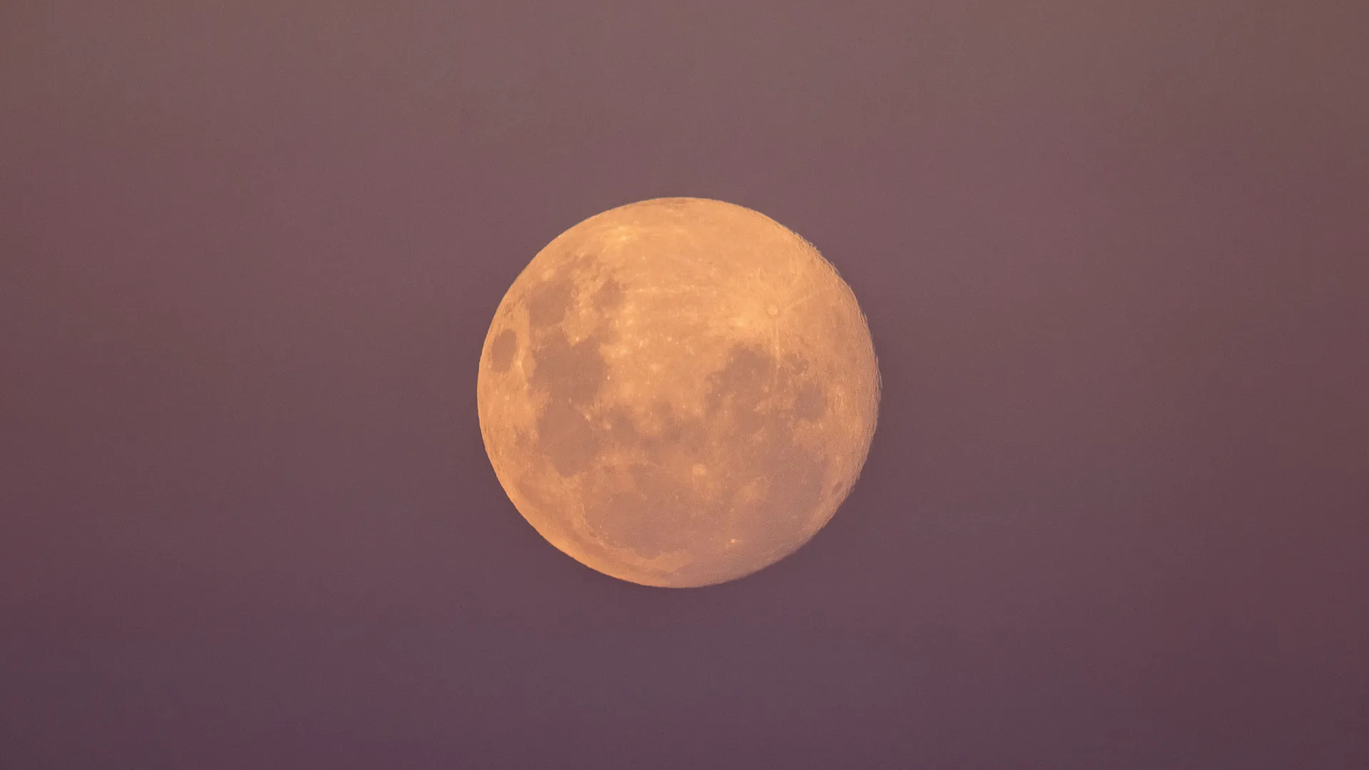 Lua Cheia deste domingo será a "Lua Cor-de-Rosa"; entenda o significado - img