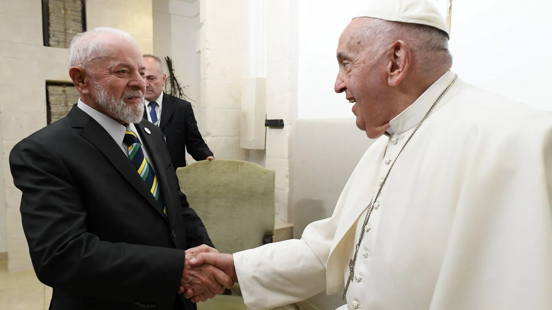 'Quisera Deus que o próximo papa fosse igual a ele', diz Lula após missa - img