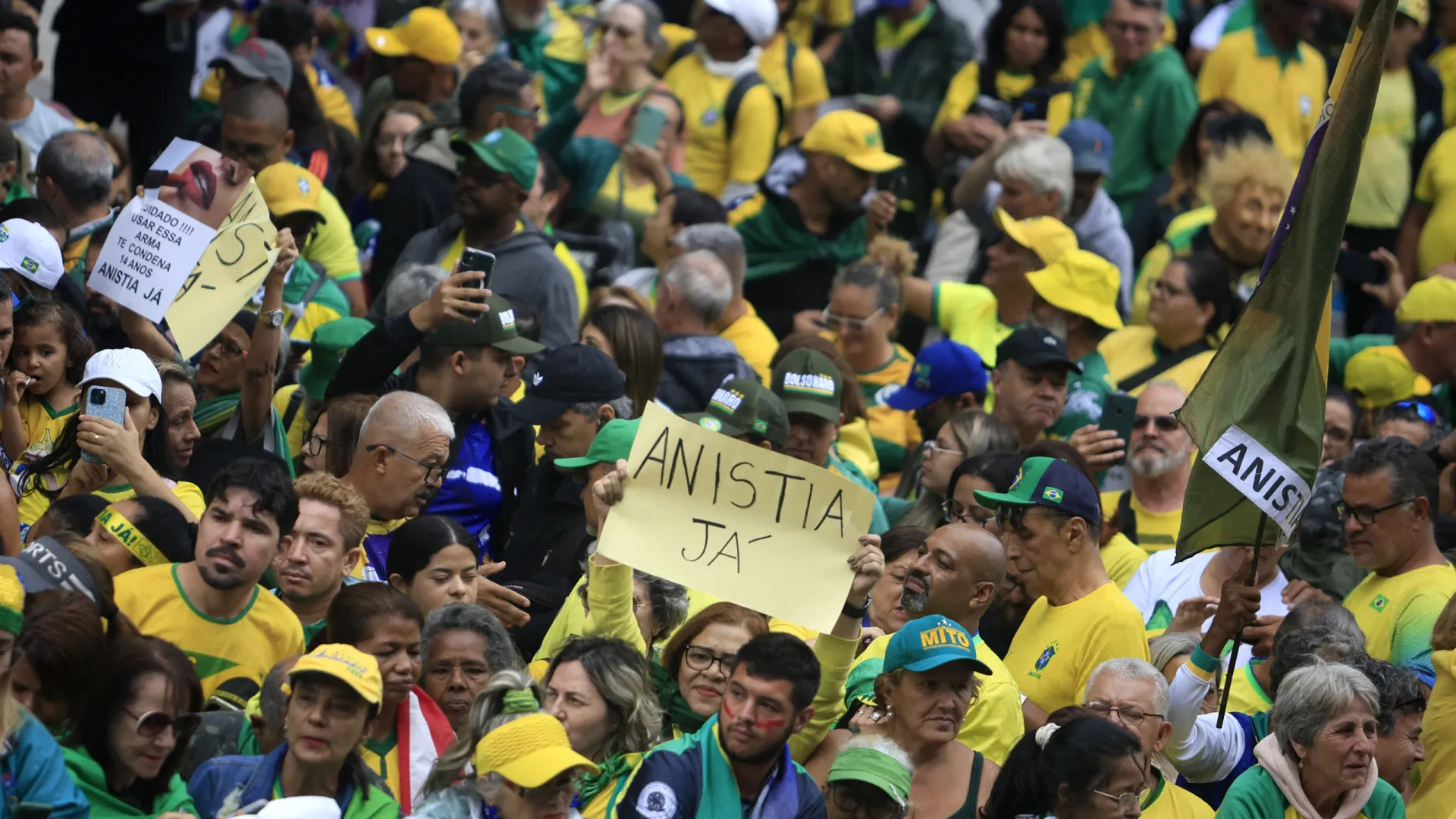Manifestantes se reúnem na Paulista, e Bolsonaro se encontra com 7 governadores - img