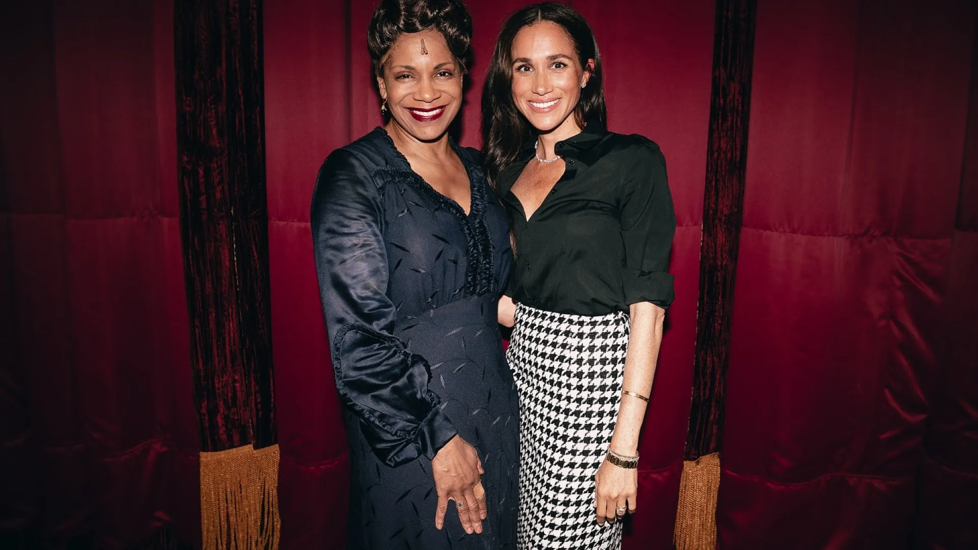 Meghan Markle faz visita surpresa a espetáculo da Broadway em Nova York - img