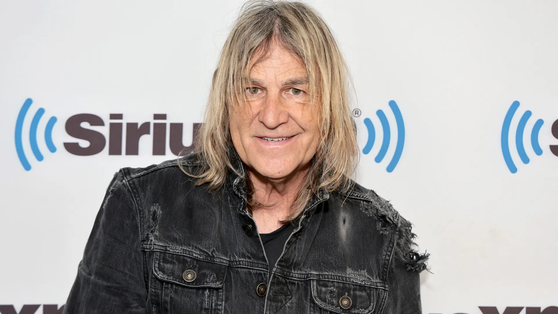 Morre Mike Peters, vocalista da banda de rock The Alarm, aos 66 anos - img