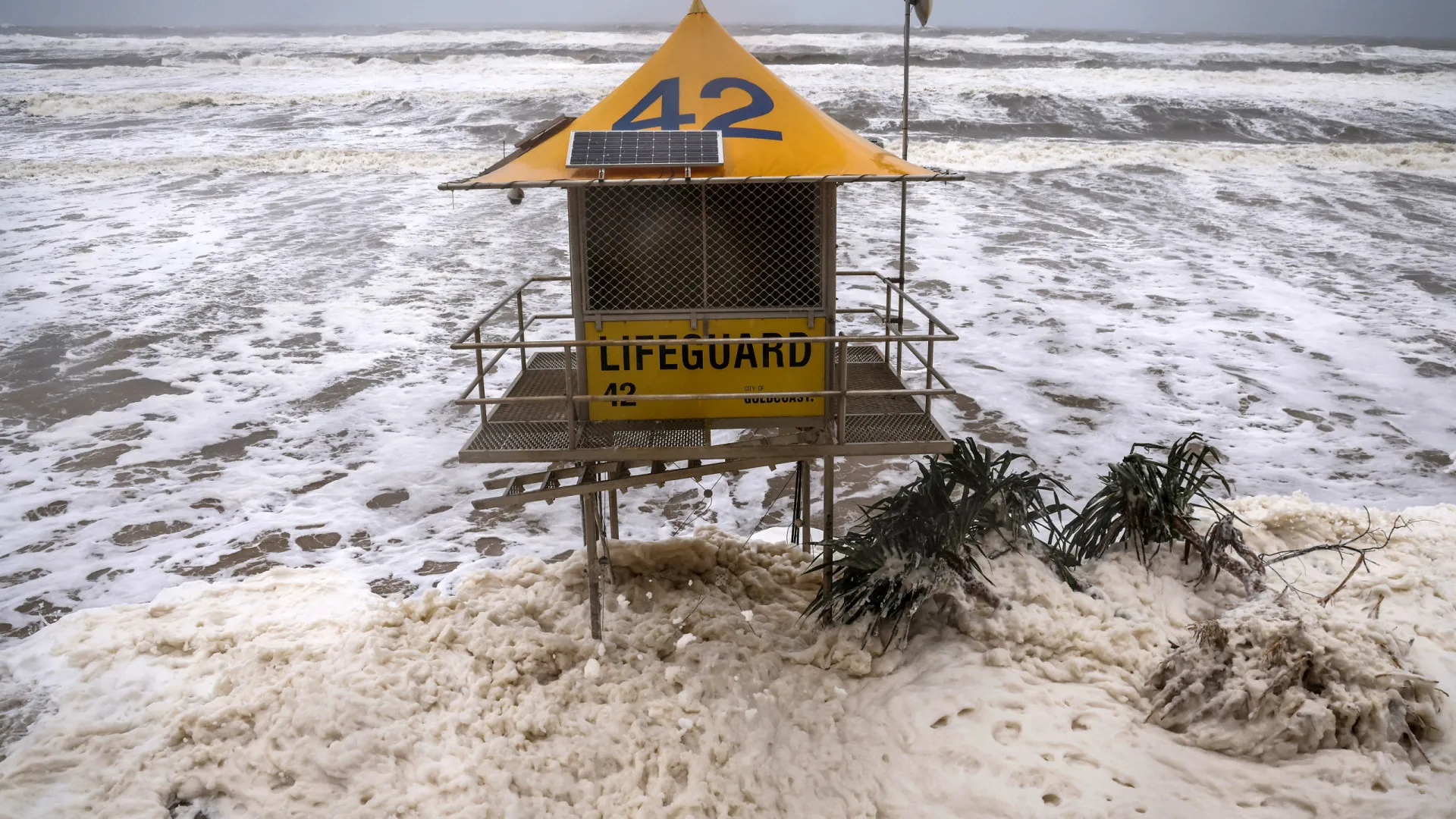 Ondas gigantes deixam ao menos seis mortos na Austrália - img