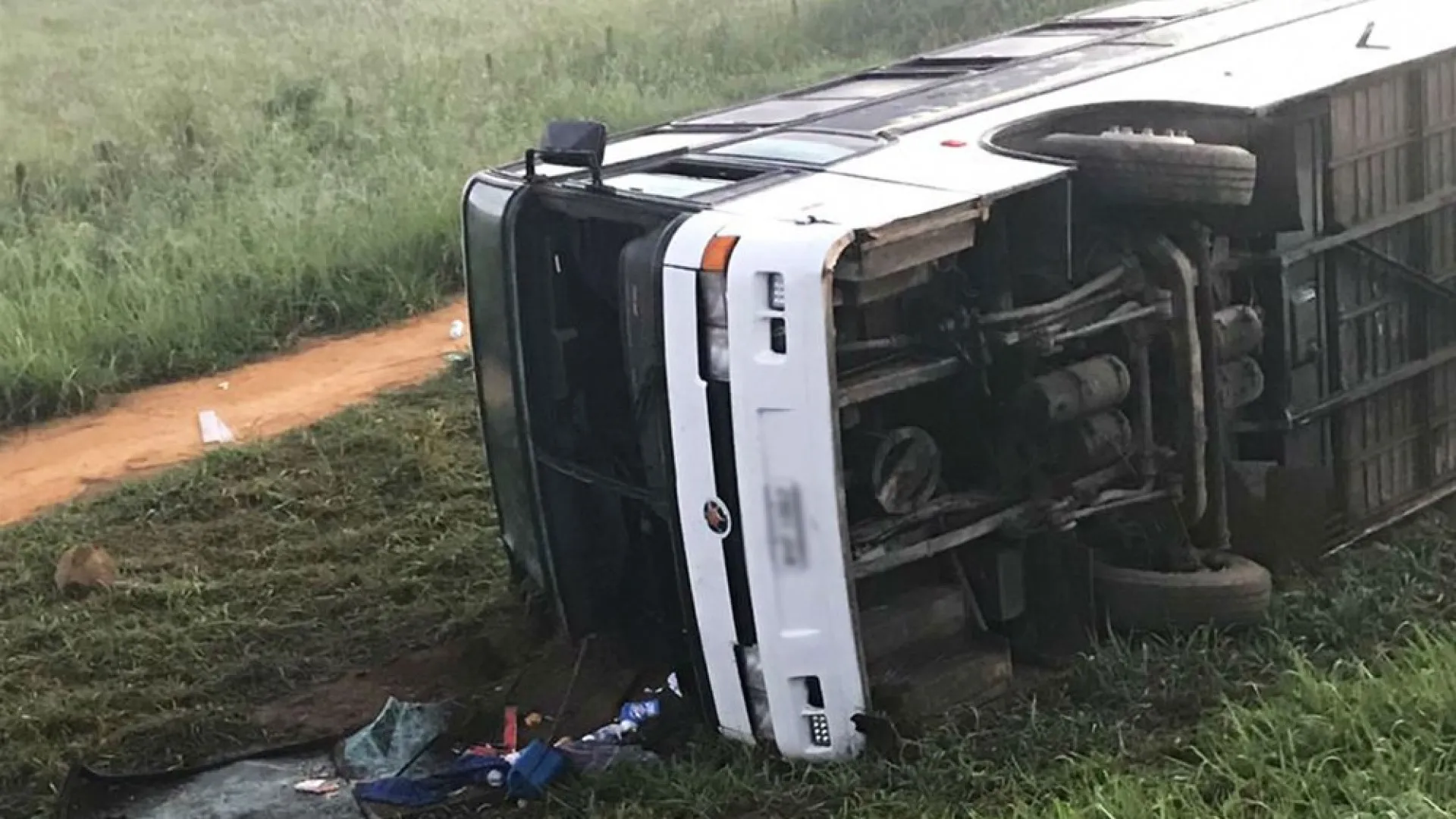 Ônibus com estudantes cai em ribanceira e deixa 7 mortos no Rio Grande do Sul - img