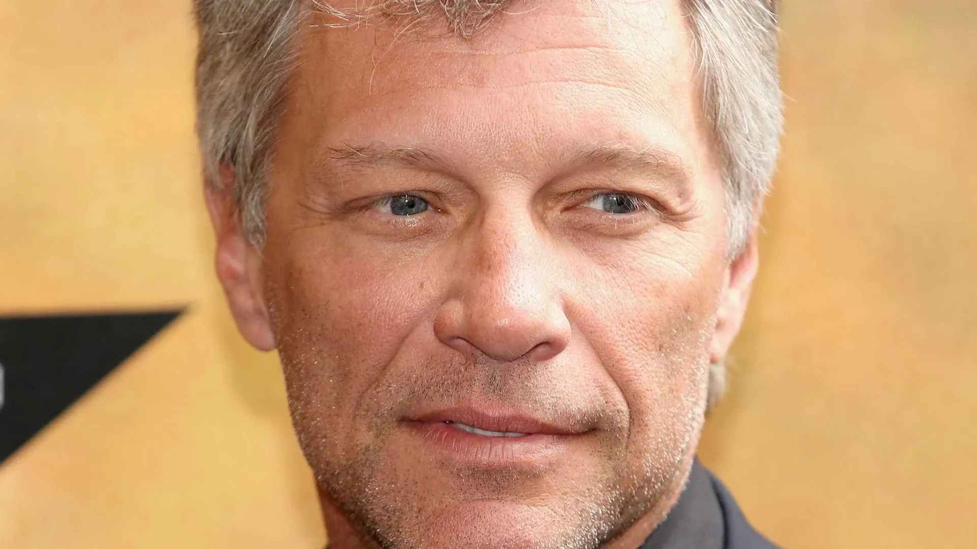 Prefeito de cidade em Nova Jersey critica Jon Bon Jovi por doação de comida a moradores de rua - img