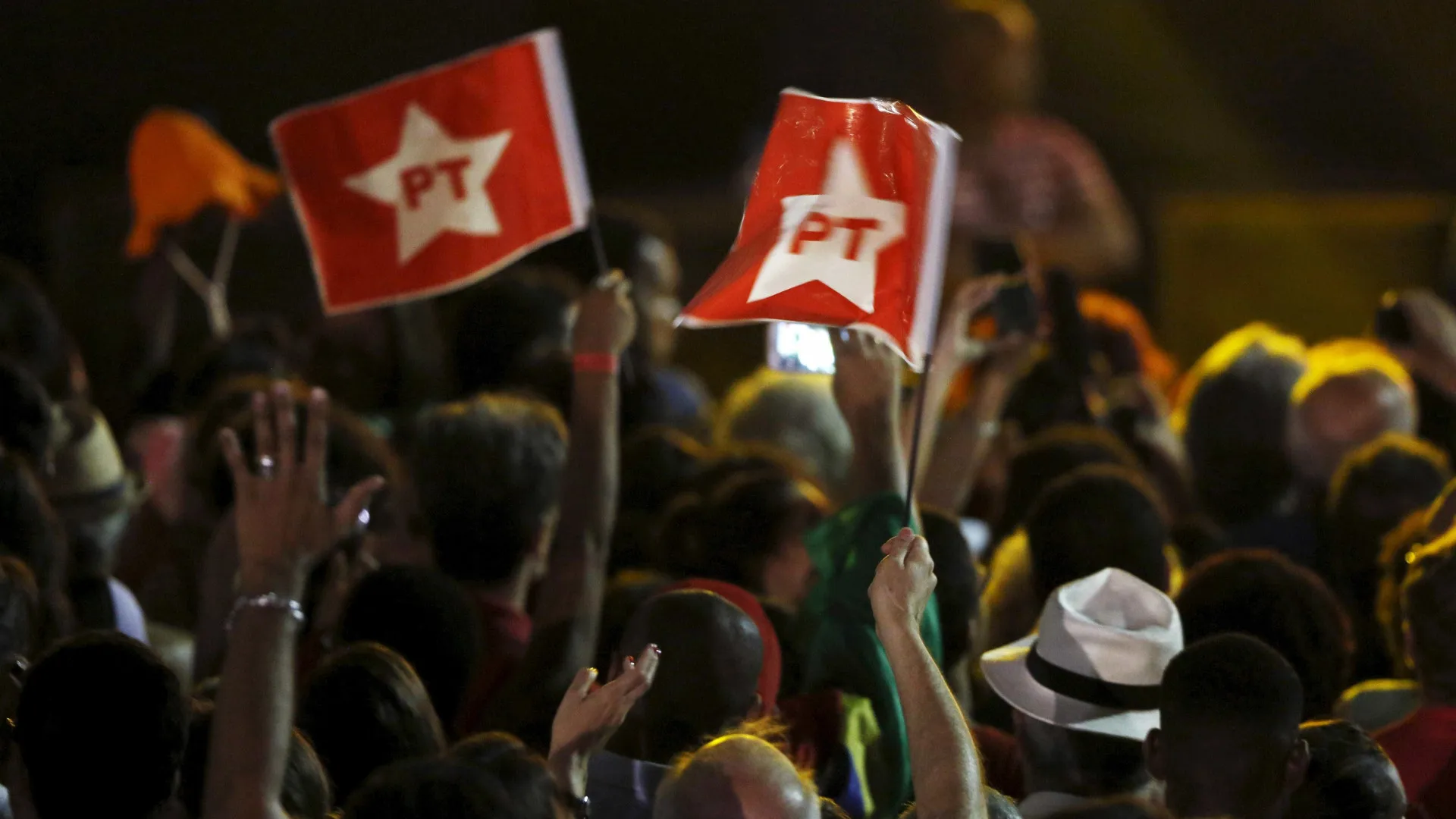 Racha no PT se acirra com acusações sobre jatinho e candidatura contra vontade de Lula 1 Racha no PT se acirra com acusações sobre jatinho e candidatura contra vontade de Lula - img